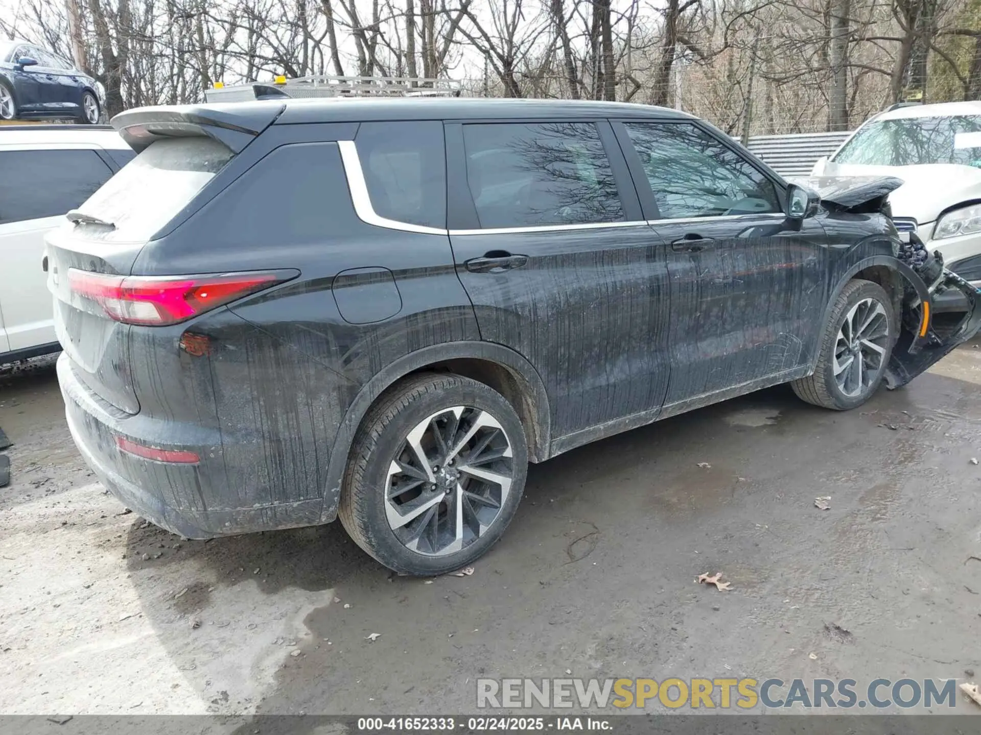 4 Photograph of a damaged car JA4J4TA89NZ001403 MITSUBISHI OUTLANDER 2022