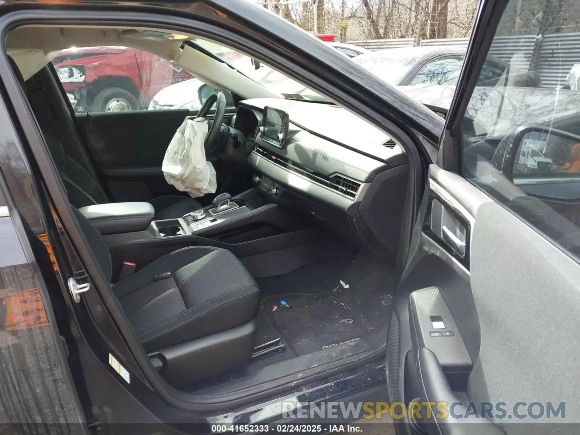 5 Photograph of a damaged car JA4J4TA89NZ001403 MITSUBISHI OUTLANDER 2022