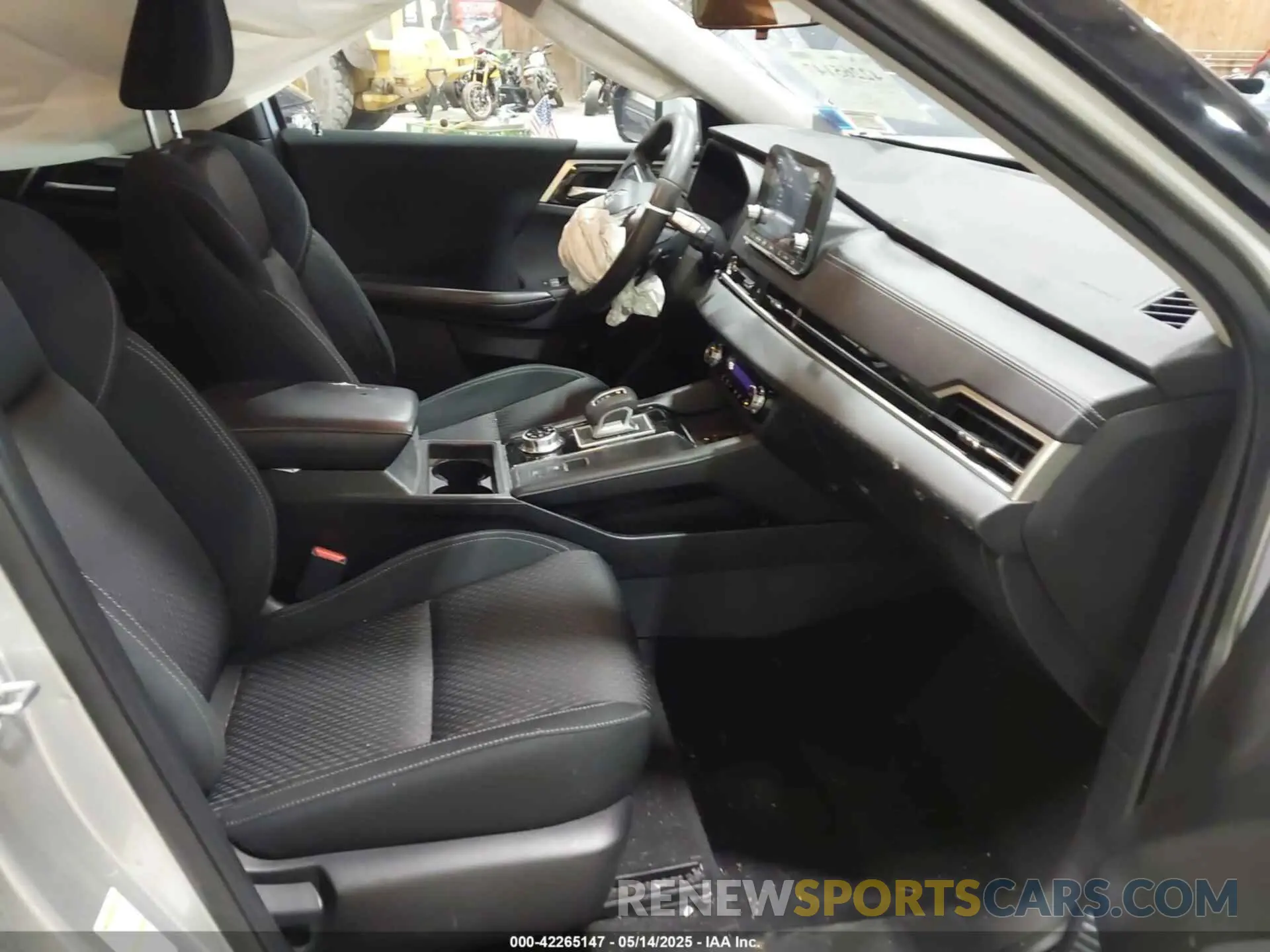 5 Photograph of a damaged car JA4J4TA89NZ033459 MITSUBISHI OUTLANDER 2022