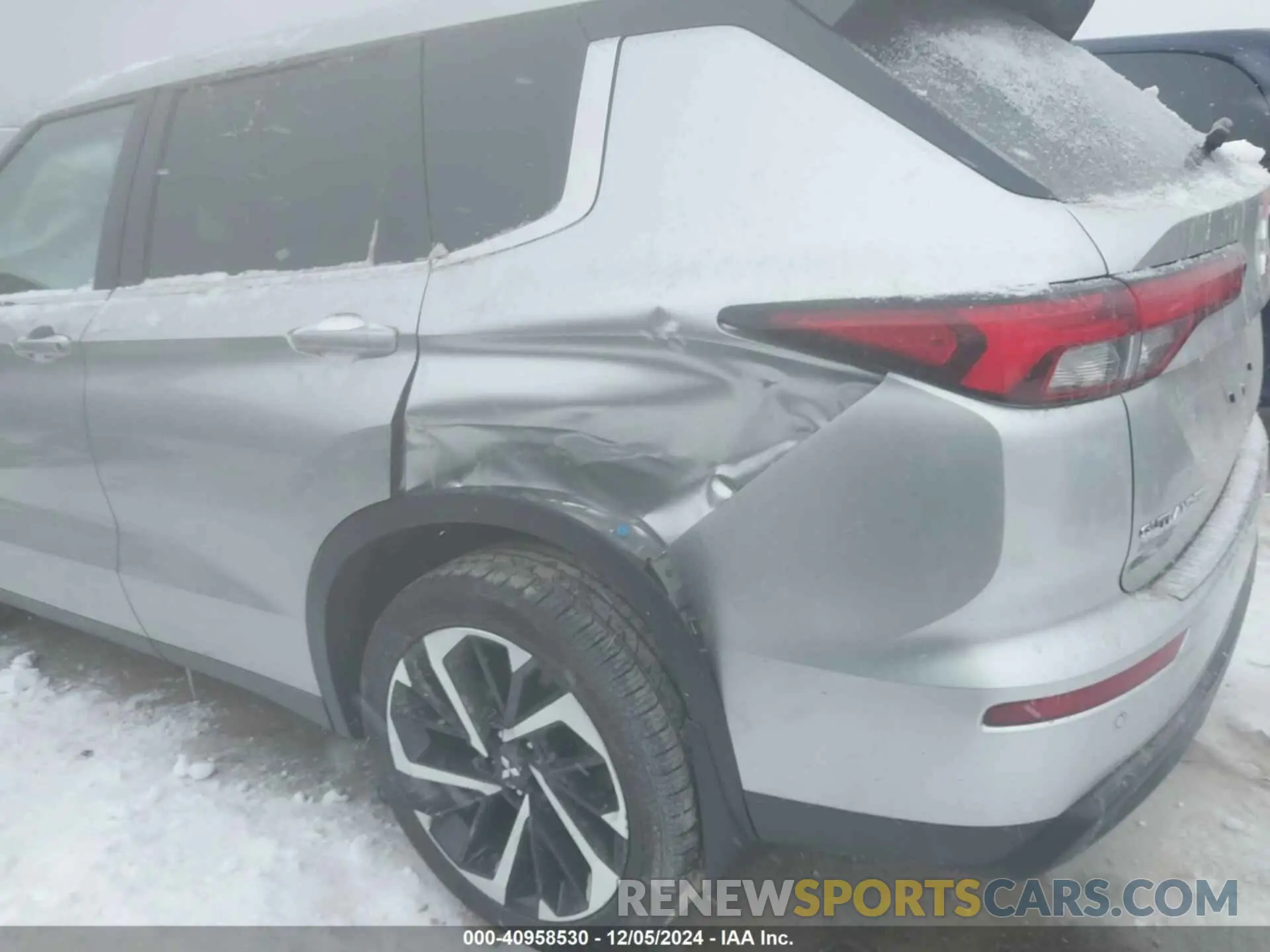 18 Photograph of a damaged car JA4J4TA8XNZ019845 MITSUBISHI OUTLANDER 2022