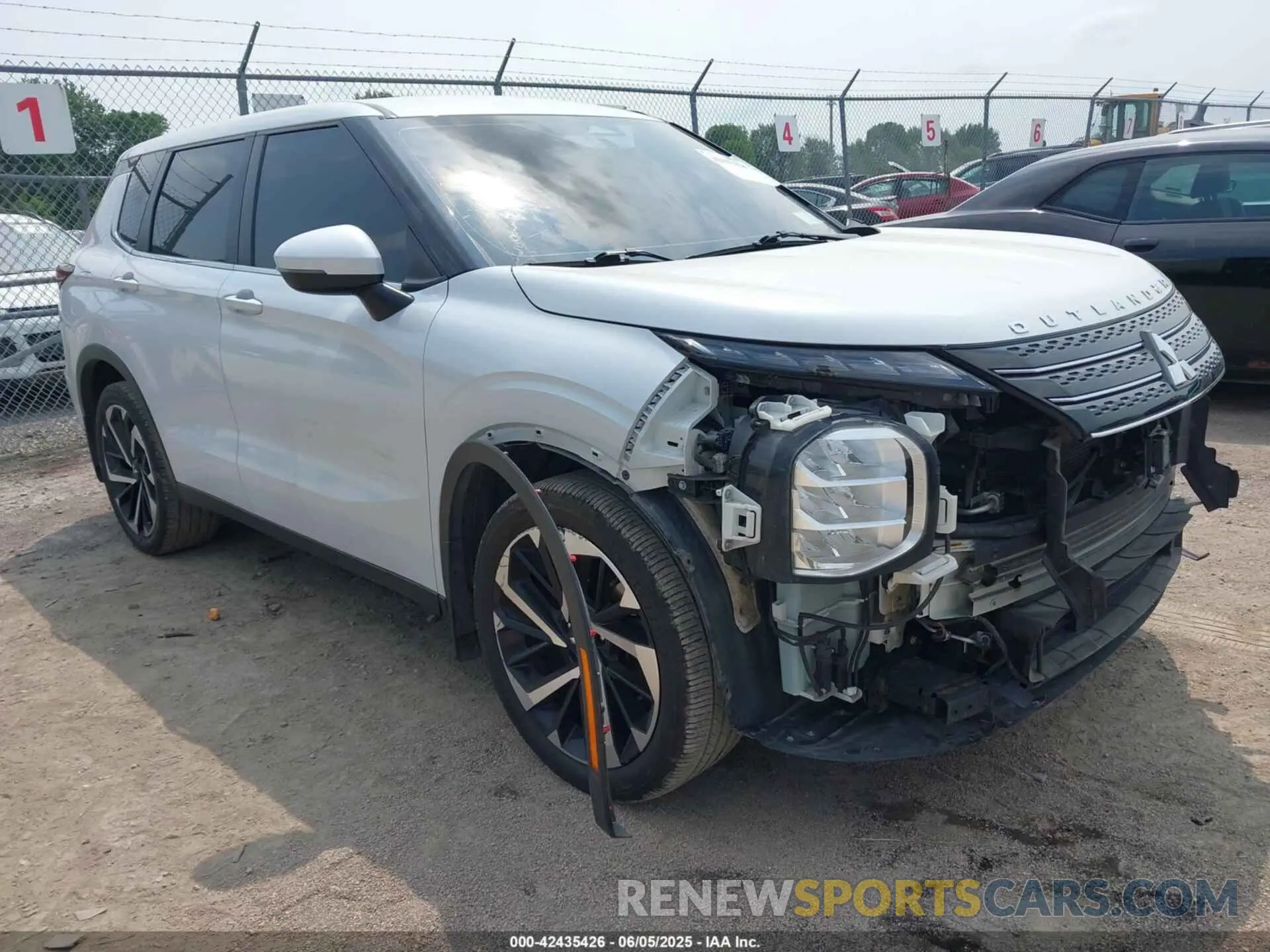 1 Photograph of a damaged car JA4J4TA8XNZ019893 MITSUBISHI OUTLANDER 2022