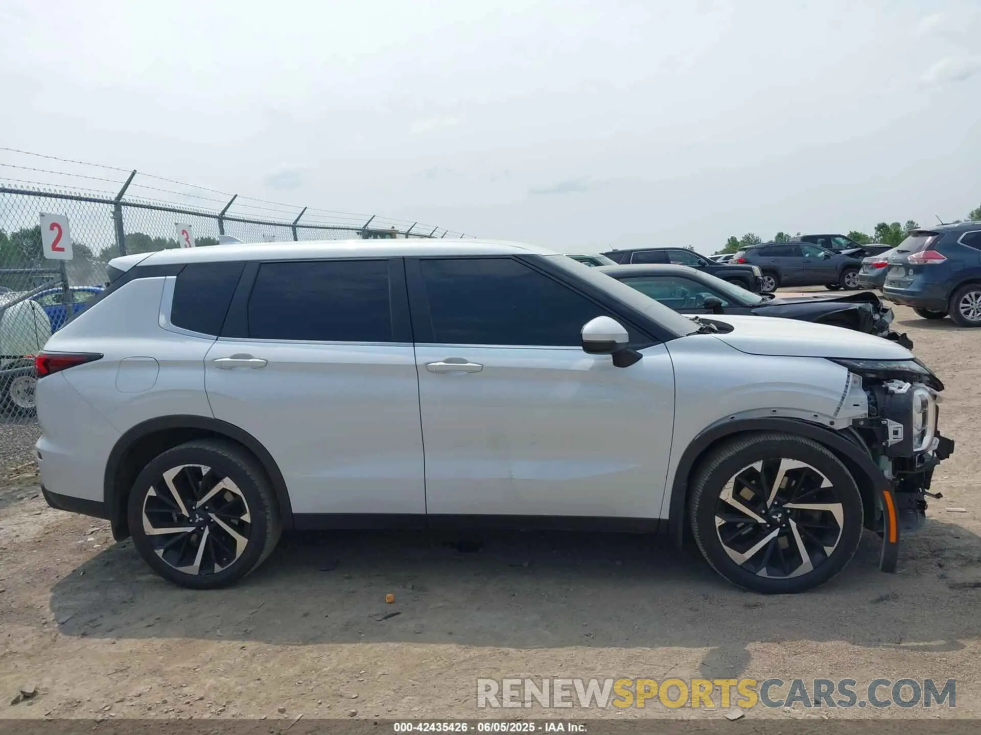 14 Photograph of a damaged car JA4J4TA8XNZ019893 MITSUBISHI OUTLANDER 2022