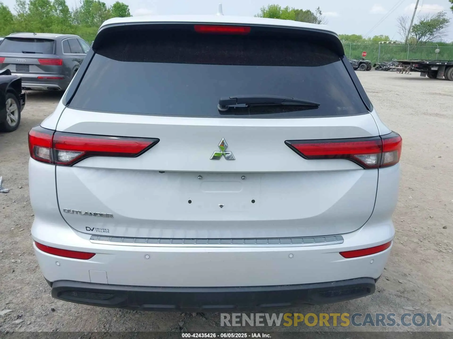 17 Photograph of a damaged car JA4J4TA8XNZ019893 MITSUBISHI OUTLANDER 2022