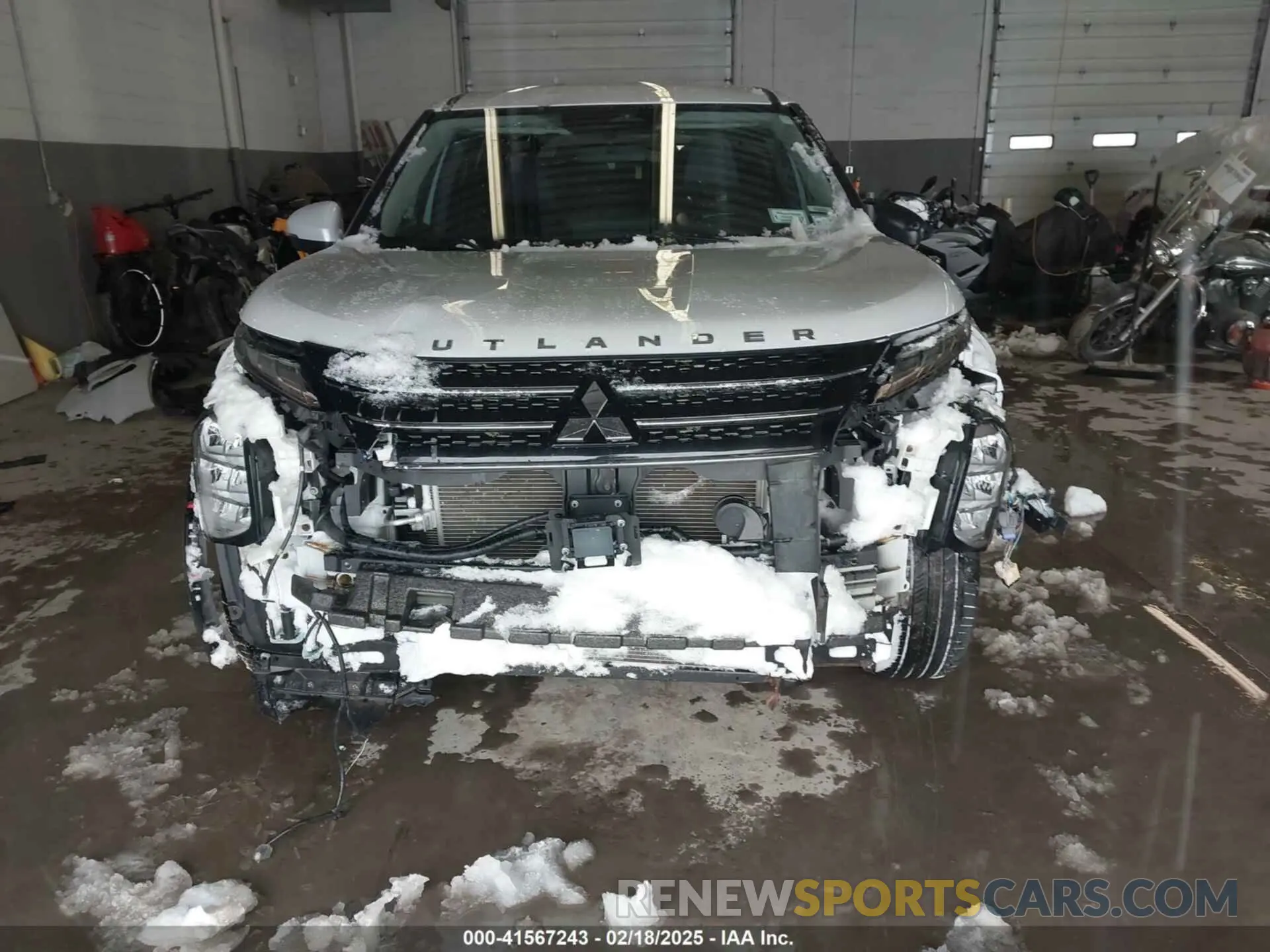 13 Photograph of a damaged car JA4J4UA80NZ025367 MITSUBISHI OUTLANDER 2022
