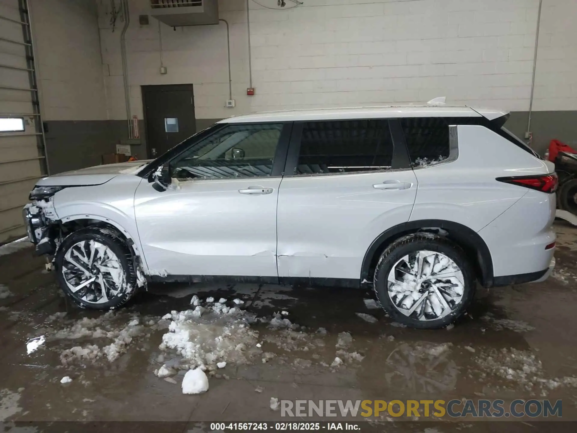 15 Photograph of a damaged car JA4J4UA80NZ025367 MITSUBISHI OUTLANDER 2022