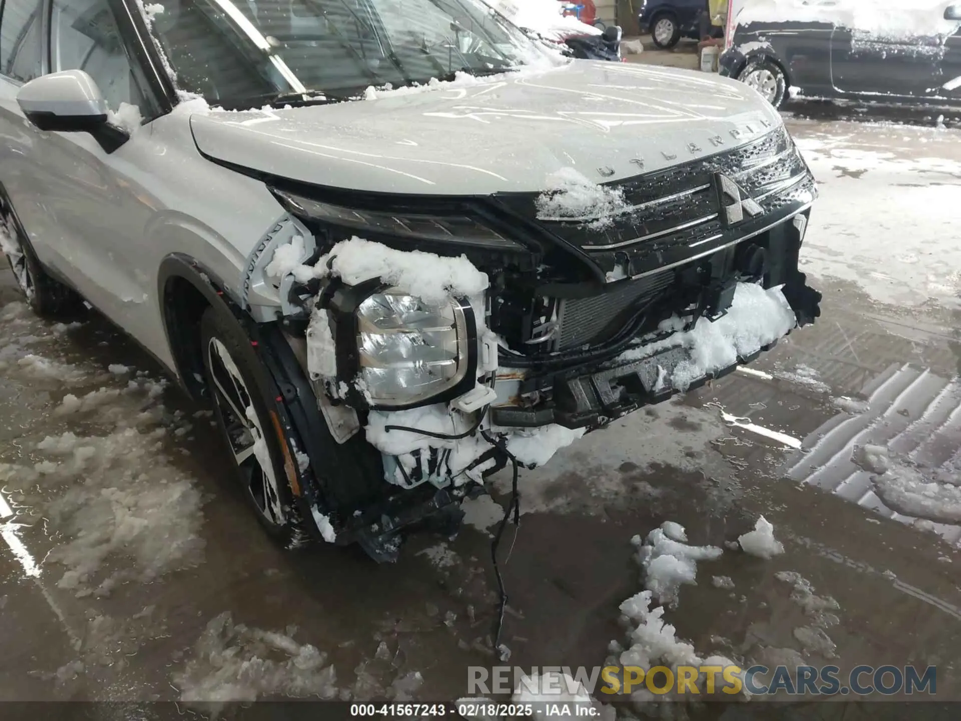 18 Photograph of a damaged car JA4J4UA80NZ025367 MITSUBISHI OUTLANDER 2022