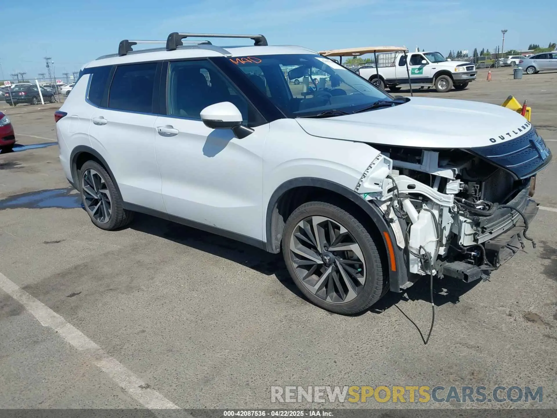 1 Photograph of a damaged car JA4J4UA80NZ038832 MITSUBISHI OUTLANDER 2022