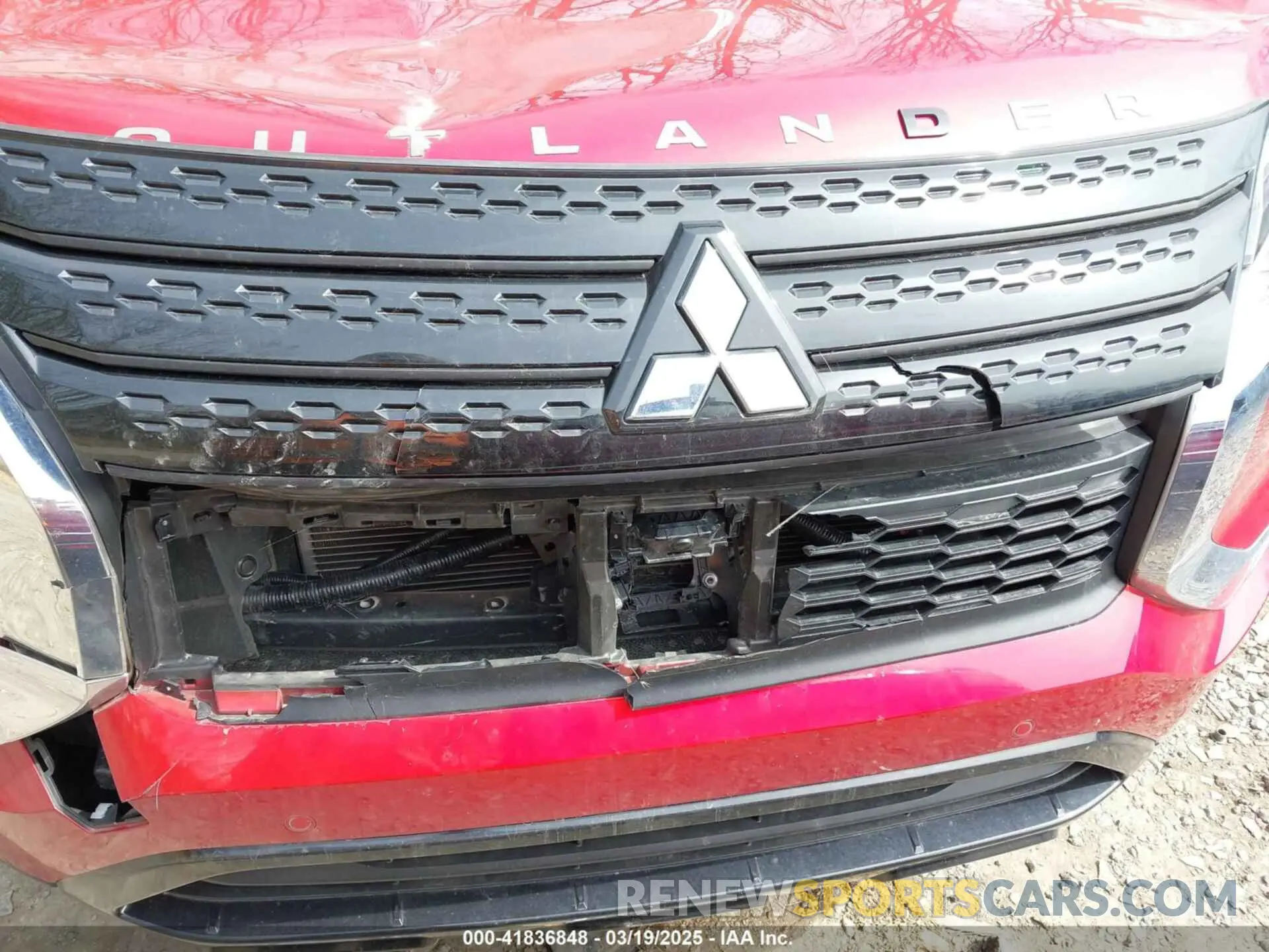 18 Photograph of a damaged car JA4J4UA80NZ069028 MITSUBISHI OUTLANDER 2022