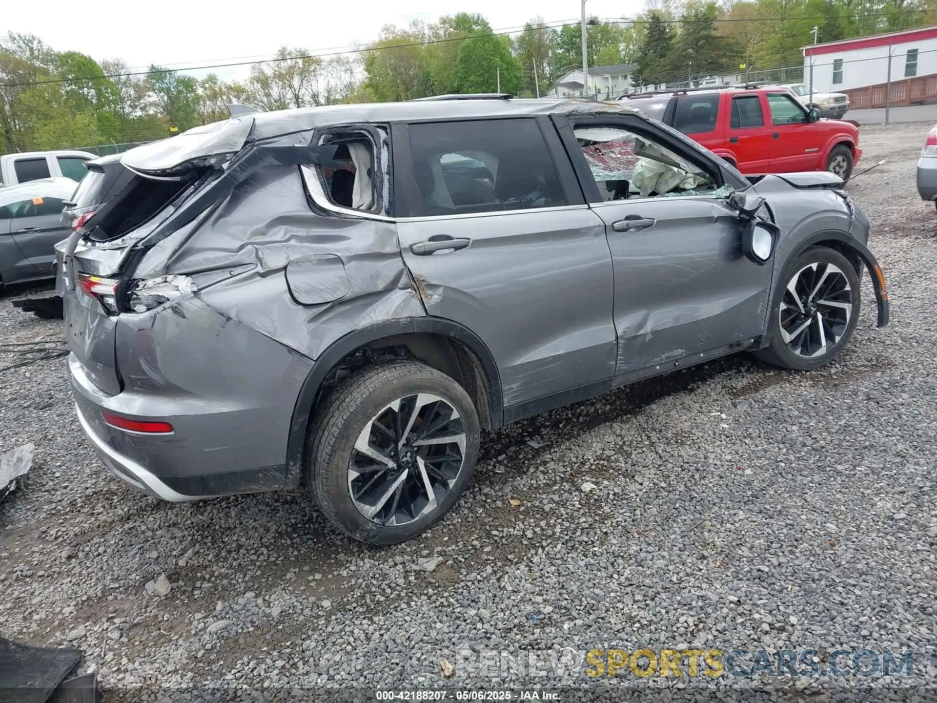 4 Photograph of a damaged car JA4J4UA82NZ024155 MITSUBISHI OUTLANDER 2022