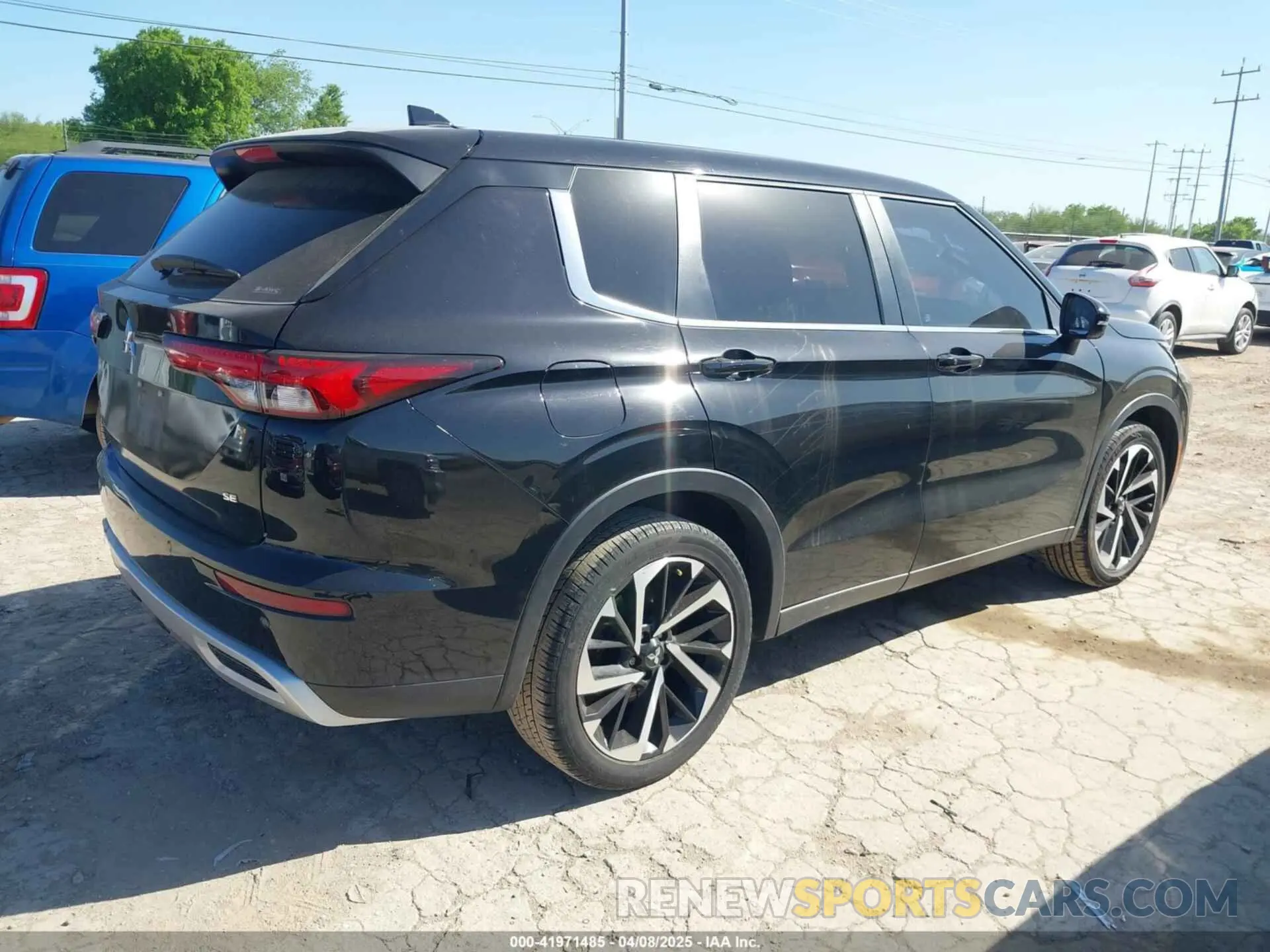 4 Photograph of a damaged car JA4J4UA82NZ050917 MITSUBISHI OUTLANDER 2022