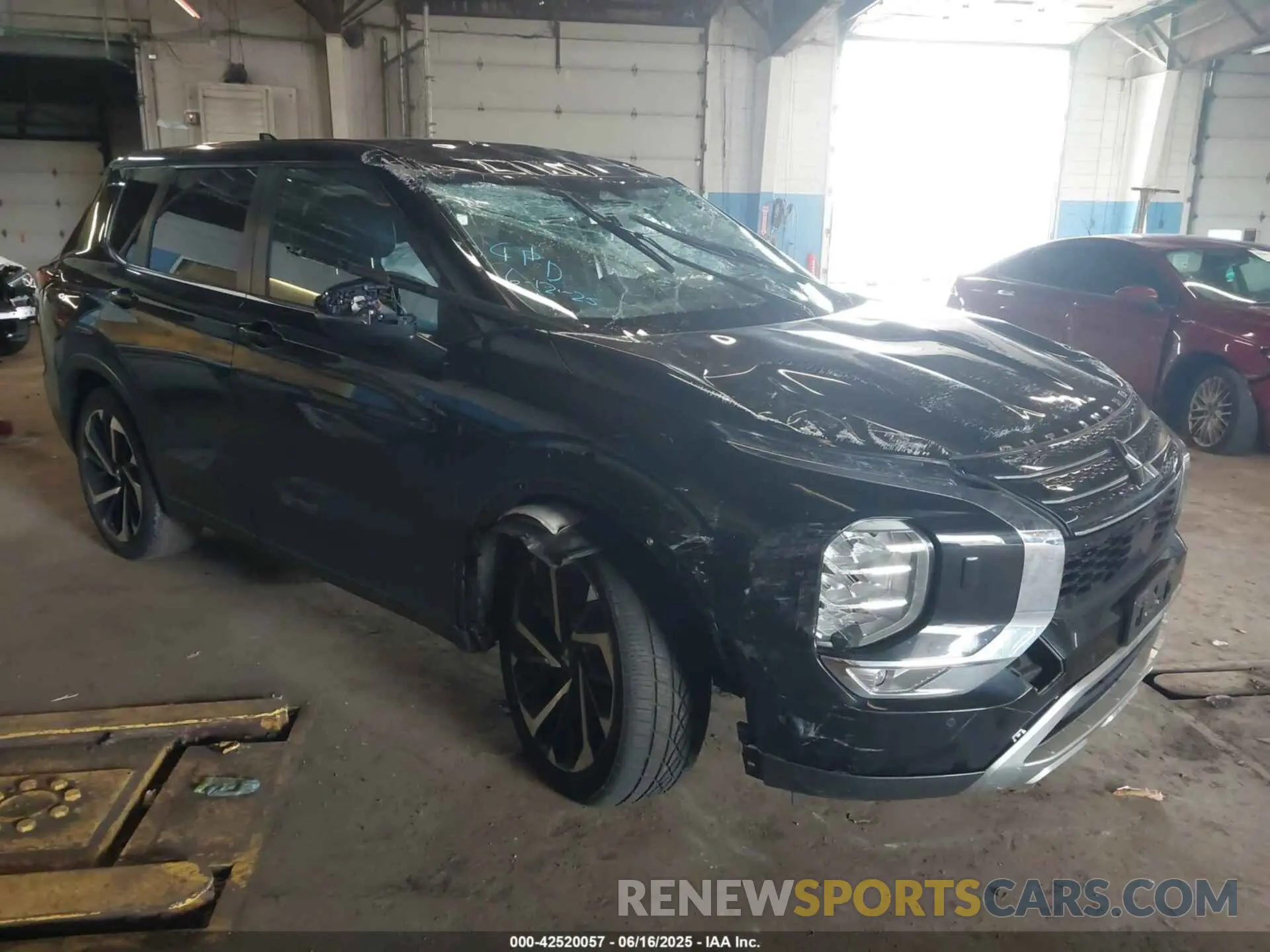 1 Photograph of a damaged car JA4J4UA82NZ062758 MITSUBISHI OUTLANDER 2022
