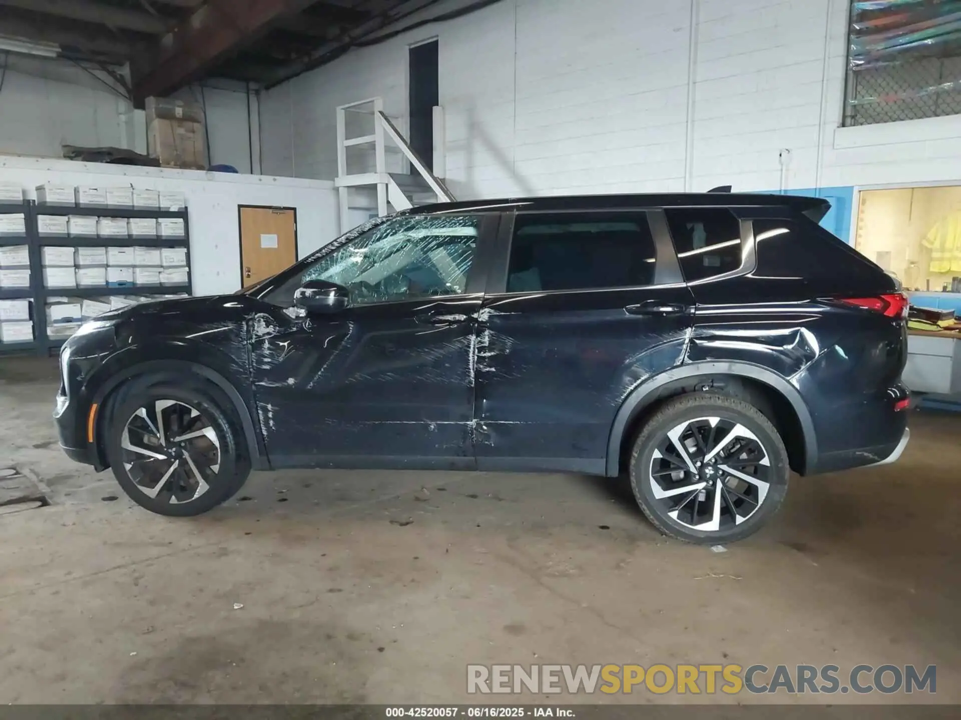 14 Photograph of a damaged car JA4J4UA82NZ062758 MITSUBISHI OUTLANDER 2022