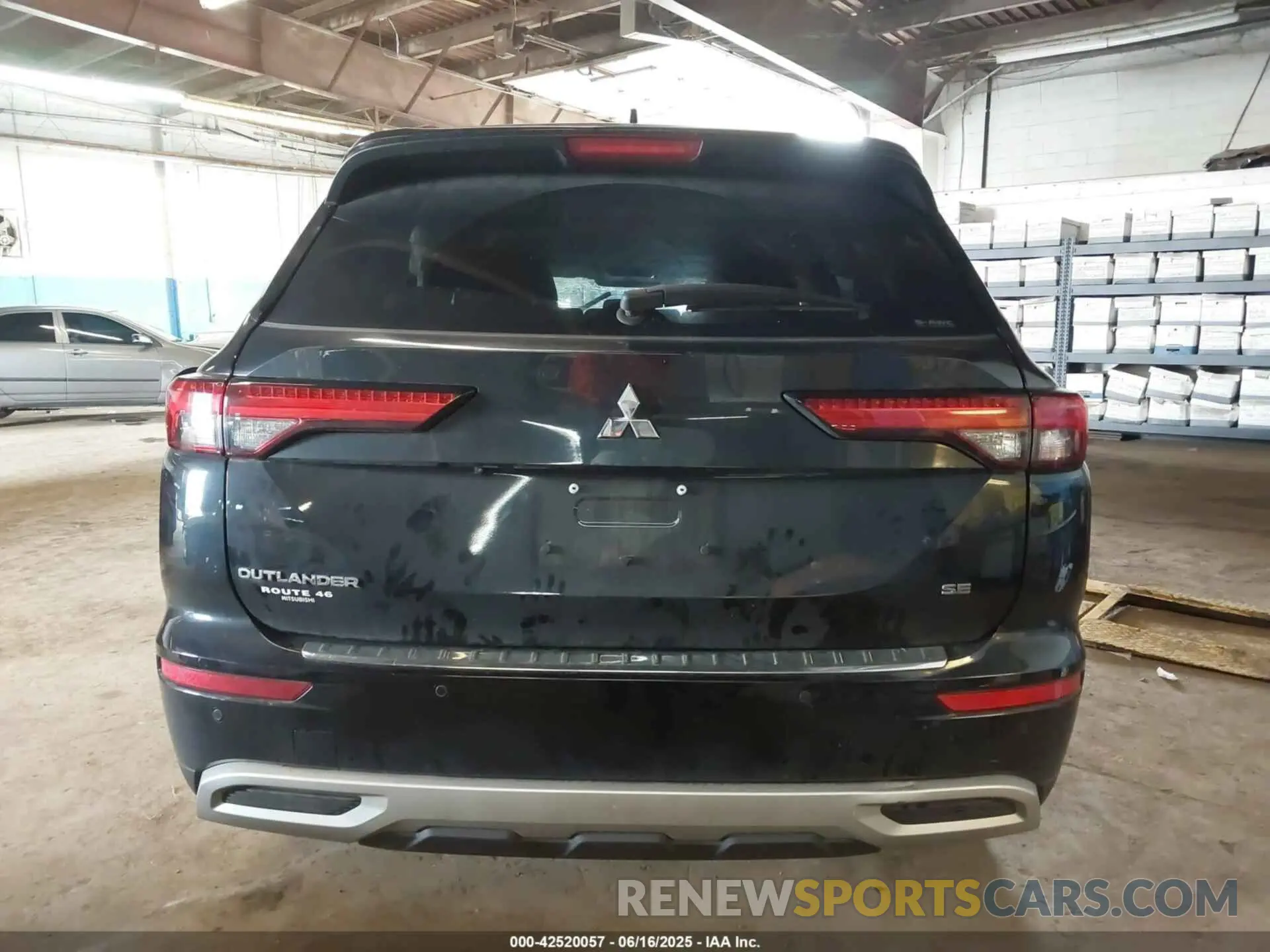 16 Photograph of a damaged car JA4J4UA82NZ062758 MITSUBISHI OUTLANDER 2022