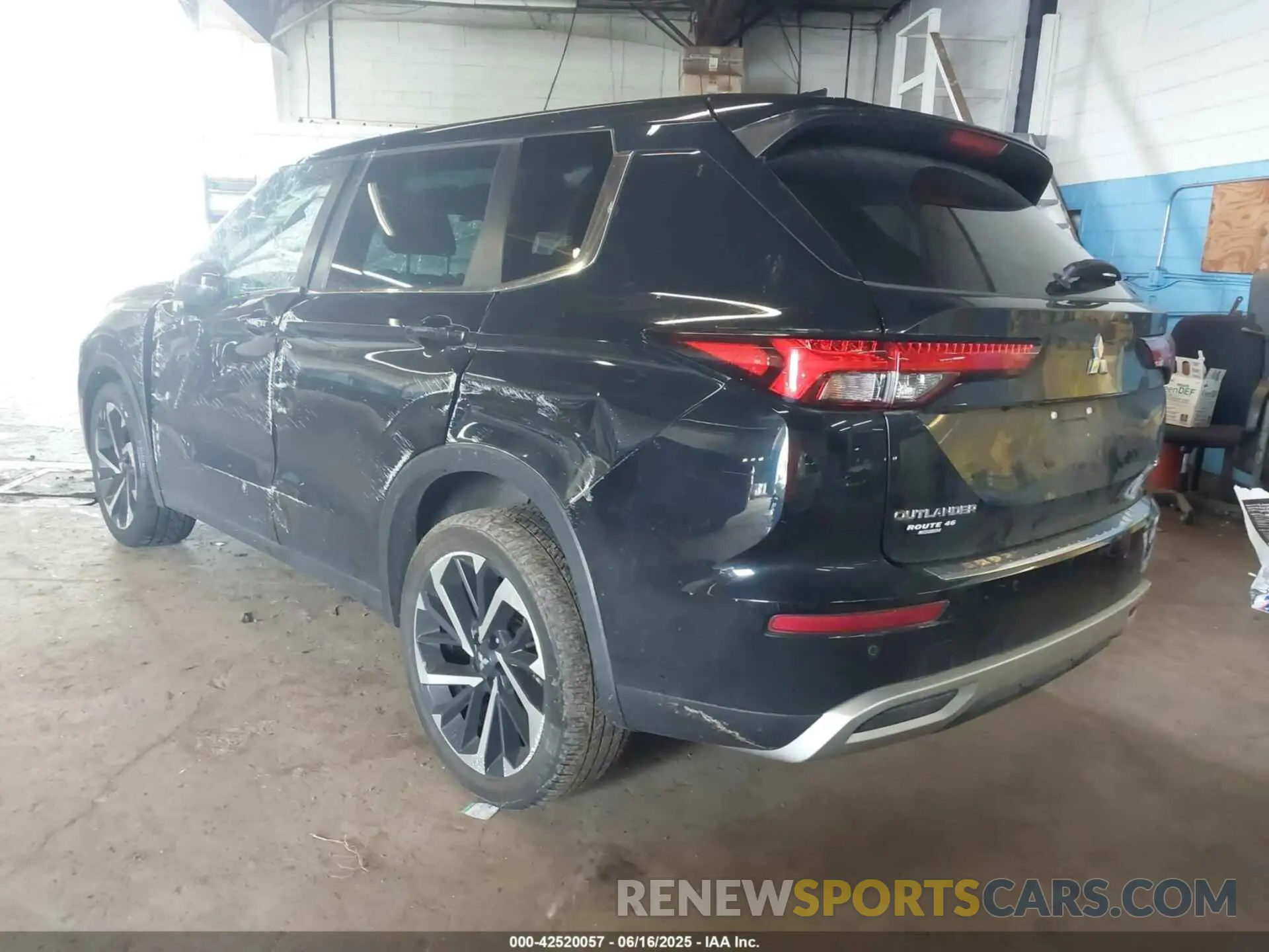 3 Photograph of a damaged car JA4J4UA82NZ062758 MITSUBISHI OUTLANDER 2022