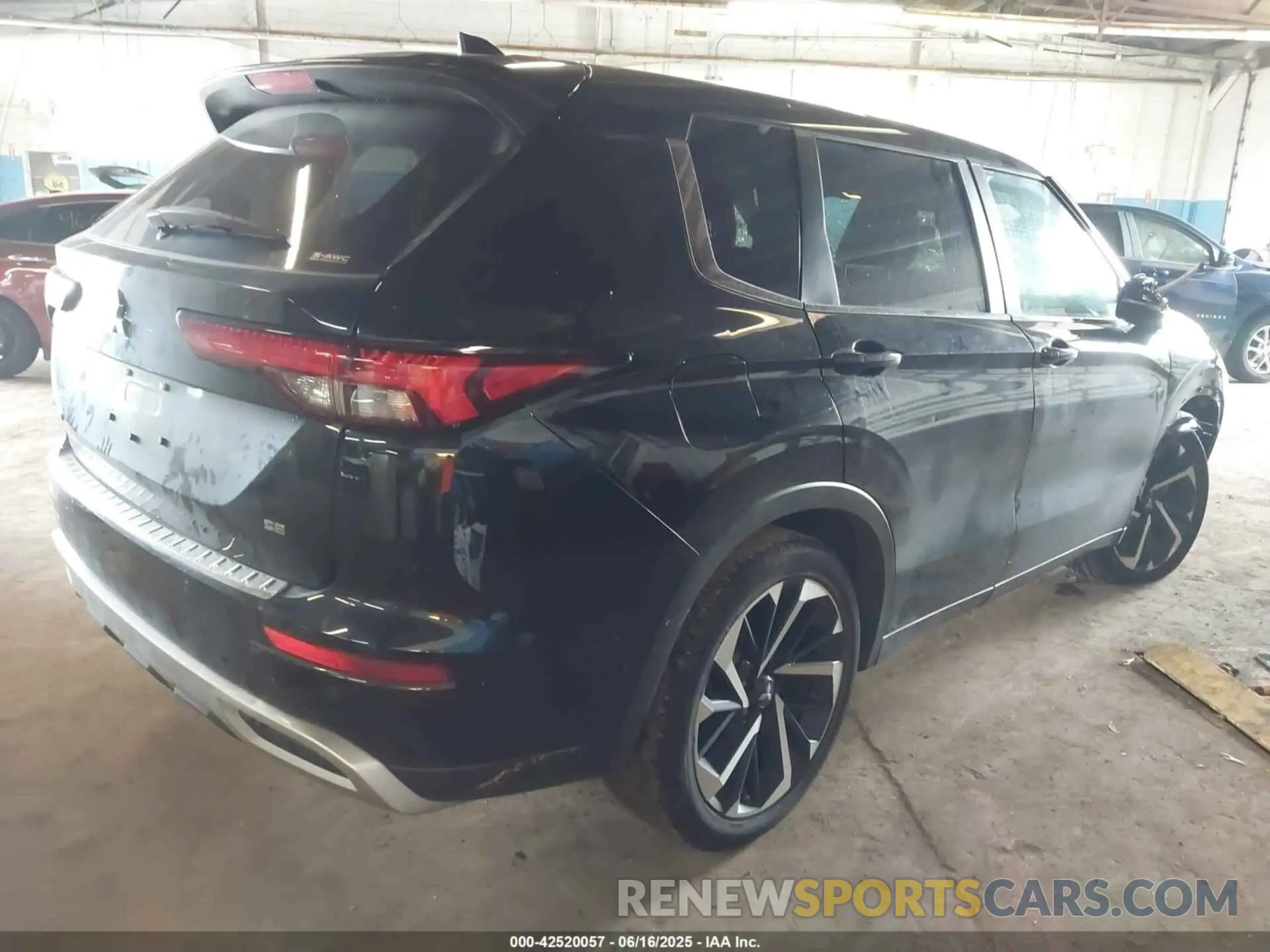 4 Photograph of a damaged car JA4J4UA82NZ062758 MITSUBISHI OUTLANDER 2022