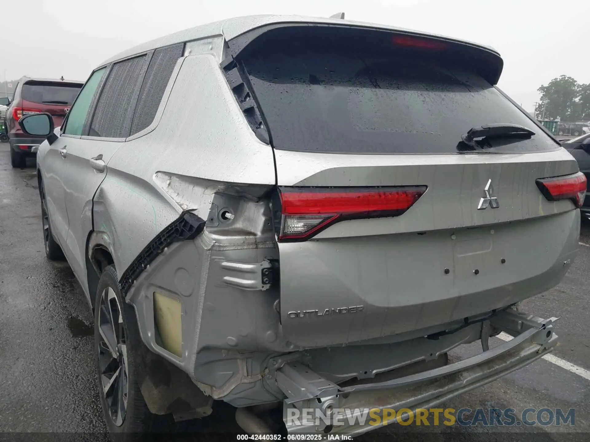 3 Photograph of a damaged car JA4J4UA82NZ068561 MITSUBISHI OUTLANDER 2022