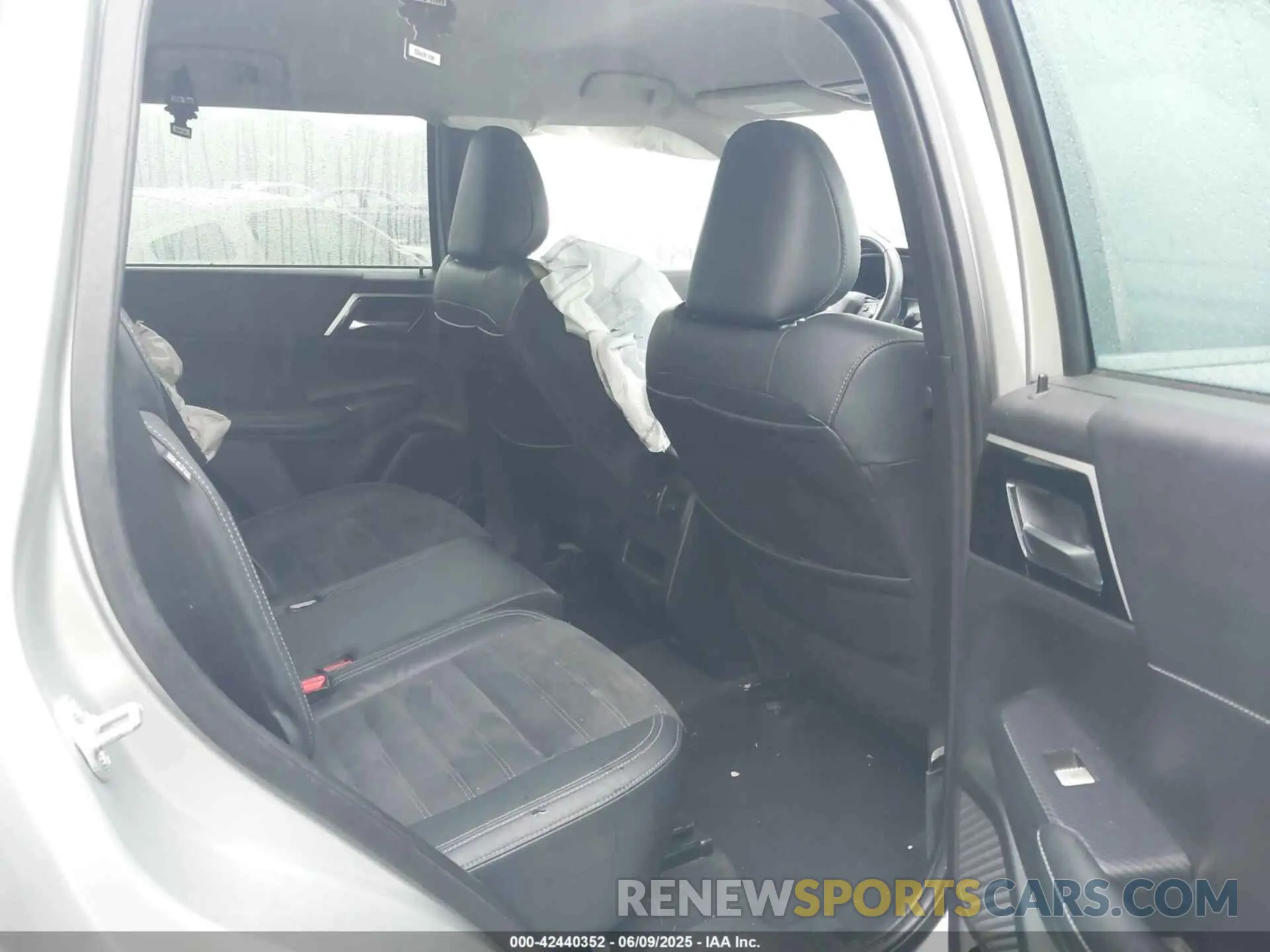 8 Photograph of a damaged car JA4J4UA82NZ068561 MITSUBISHI OUTLANDER 2022
