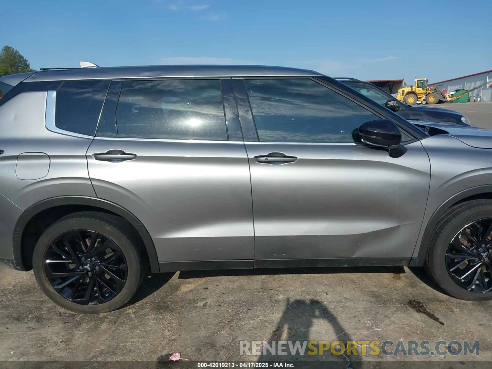 13 Photograph of a damaged car JA4J4UA82NZ070634 MITSUBISHI OUTLANDER 2022