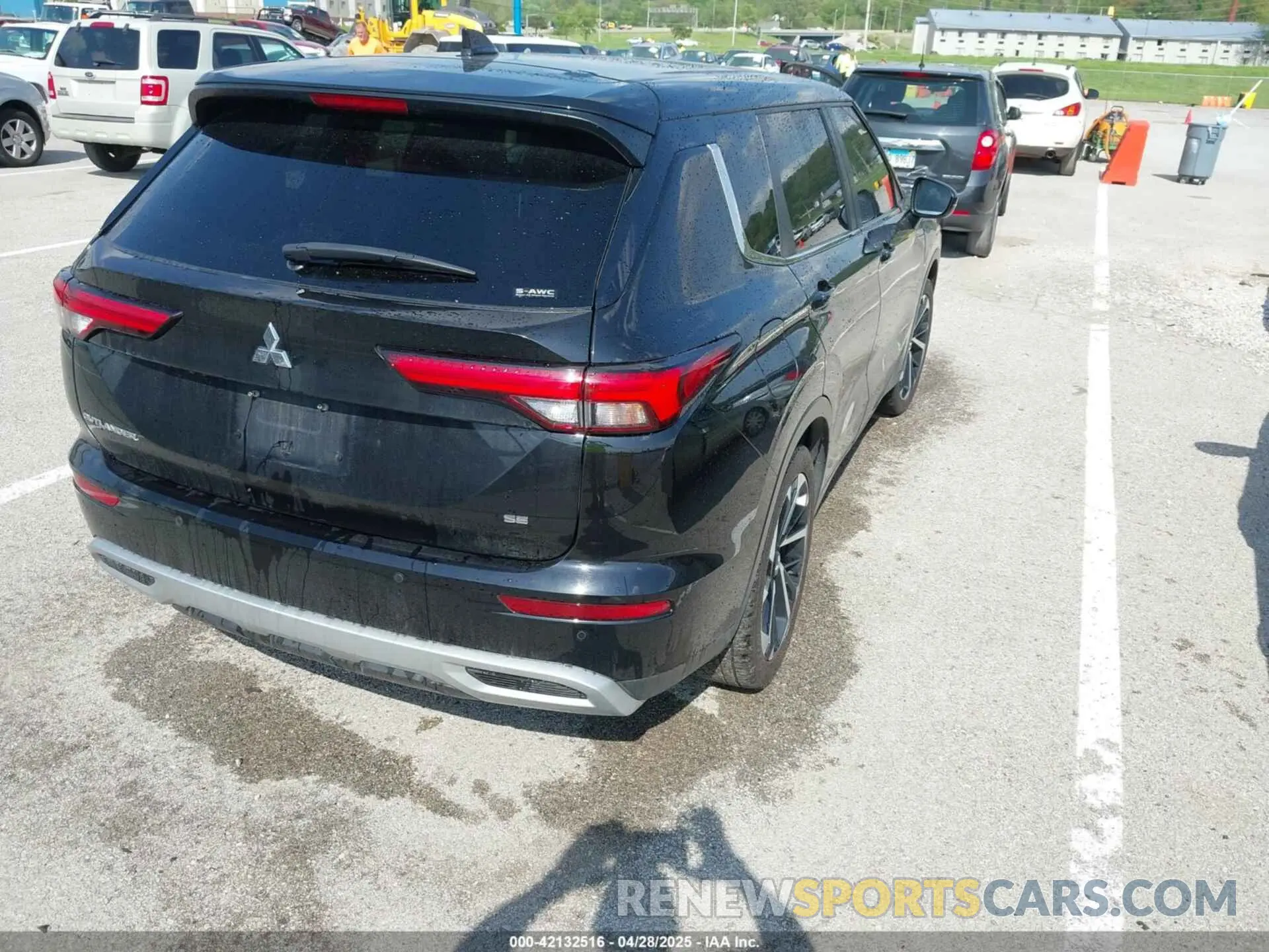 4 Photograph of a damaged car JA4J4UA83NZ048383 MITSUBISHI OUTLANDER 2022