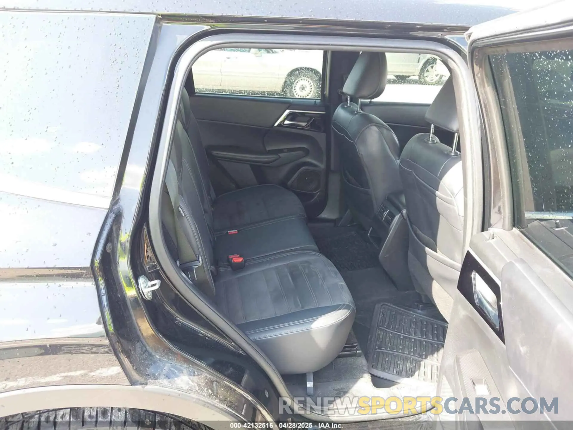 8 Photograph of a damaged car JA4J4UA83NZ048383 MITSUBISHI OUTLANDER 2022