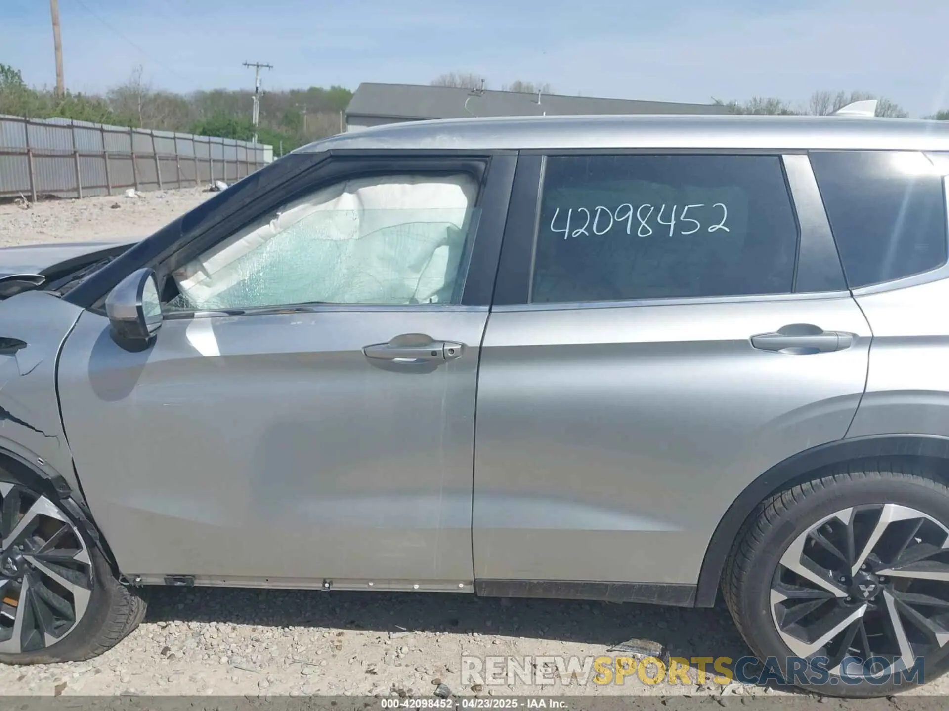 14 Photograph of a damaged car JA4J4UA83NZ066527 MITSUBISHI OUTLANDER 2022
