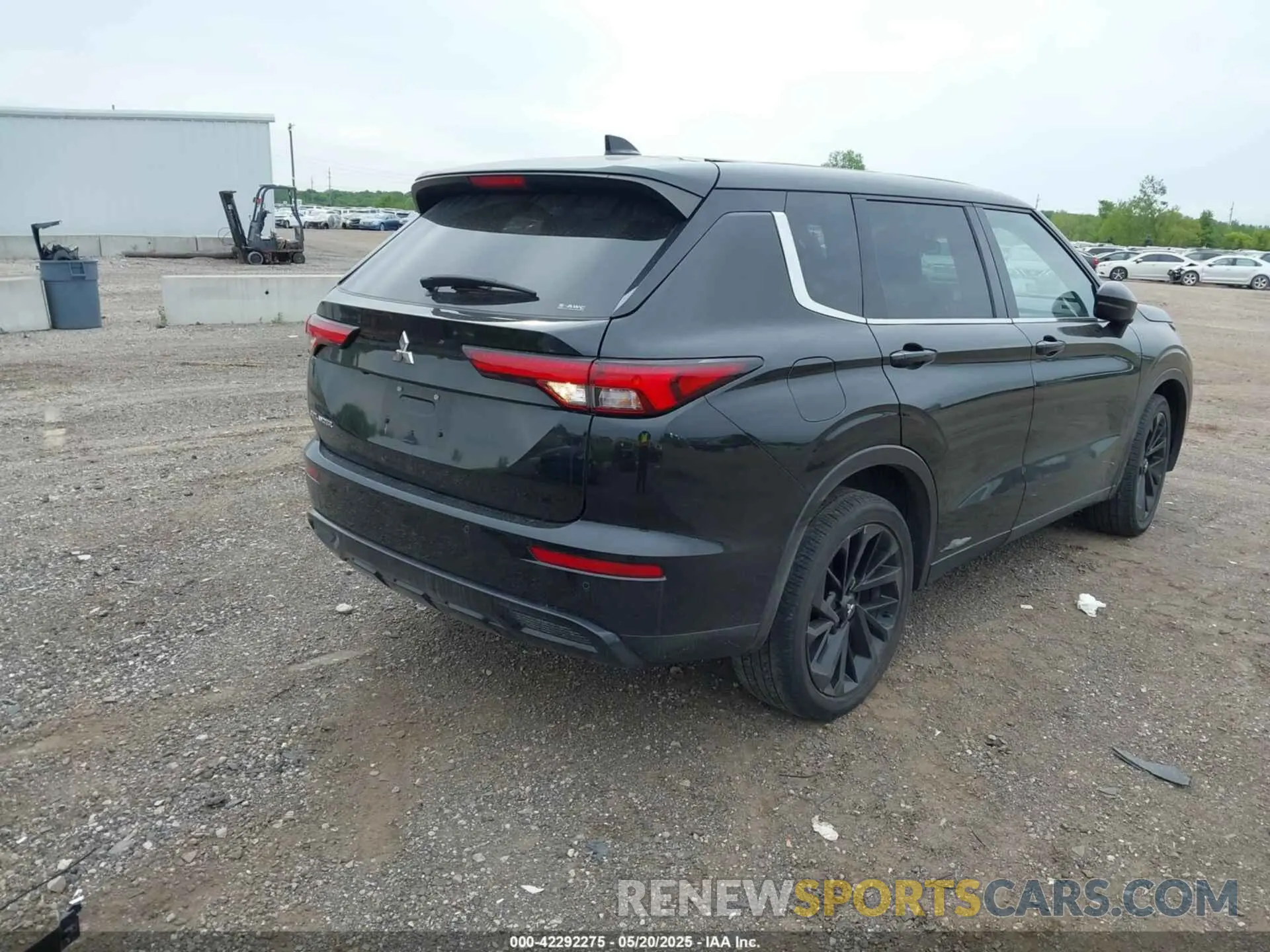 4 Photograph of a damaged car JA4J4UA83NZ067208 MITSUBISHI OUTLANDER 2022