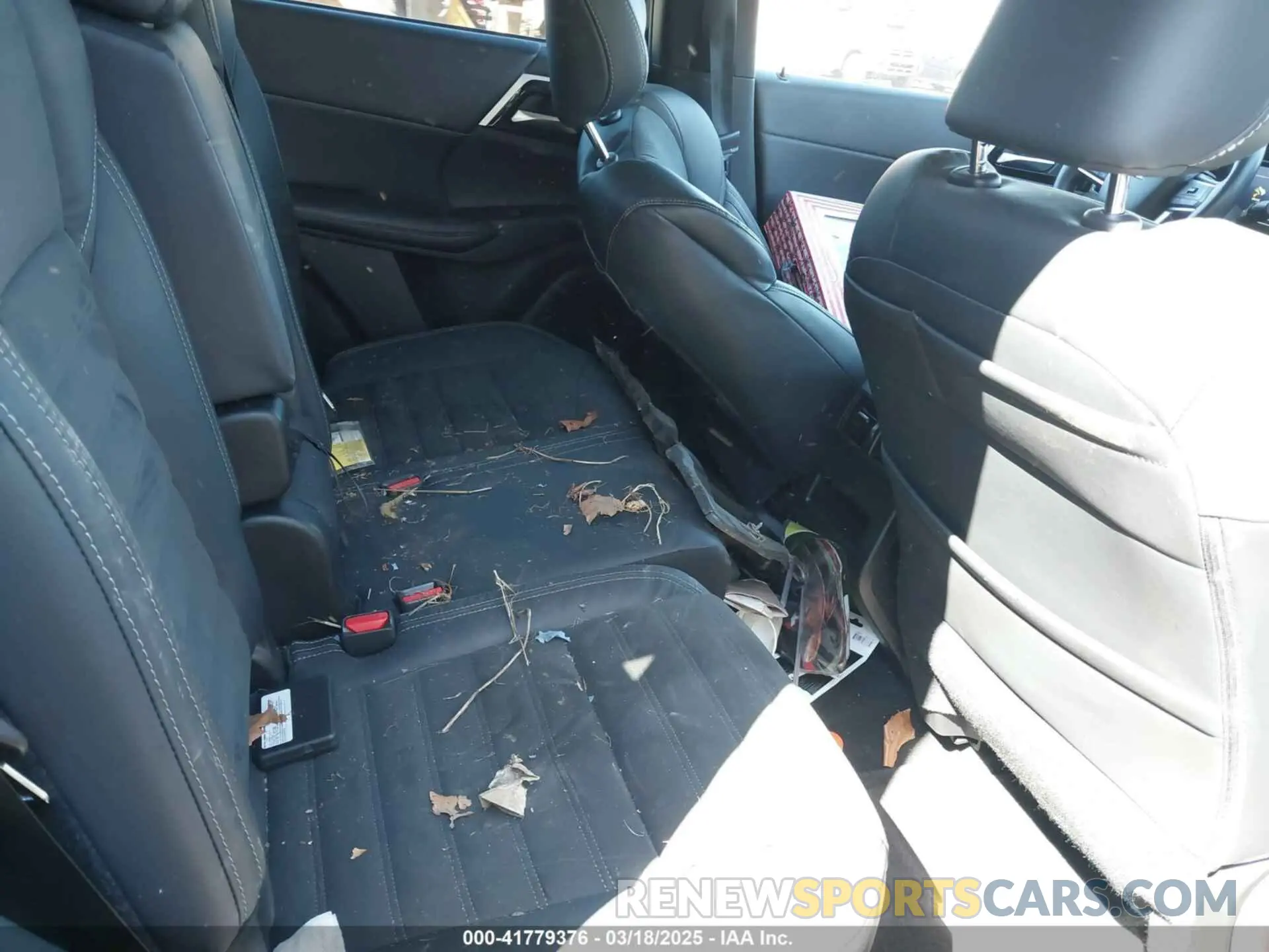 8 Photograph of a damaged car JA4J4UA84NZ013979 MITSUBISHI OUTLANDER 2022