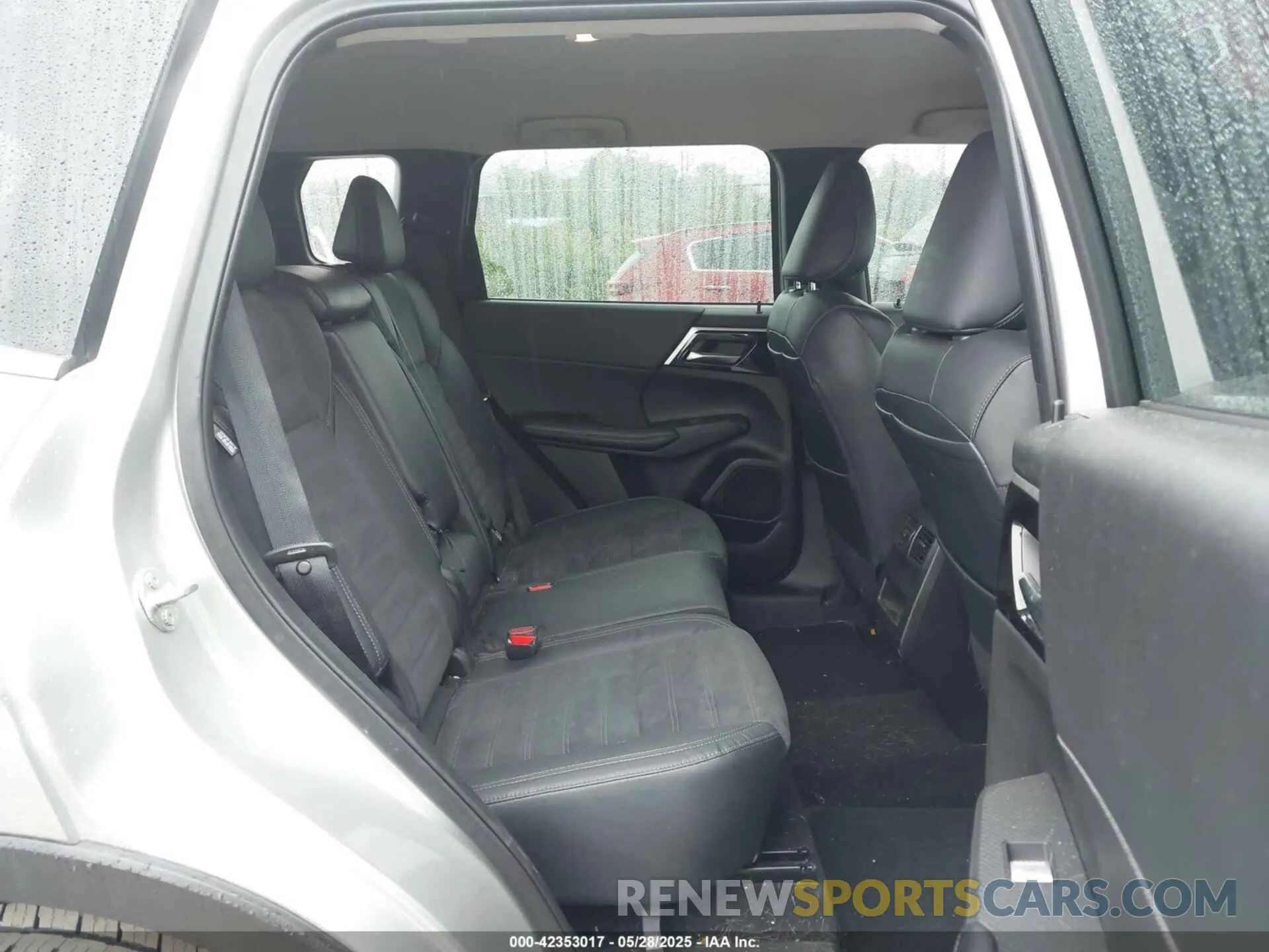 8 Photograph of a damaged car JA4J4UA84NZ025226 MITSUBISHI OUTLANDER 2022