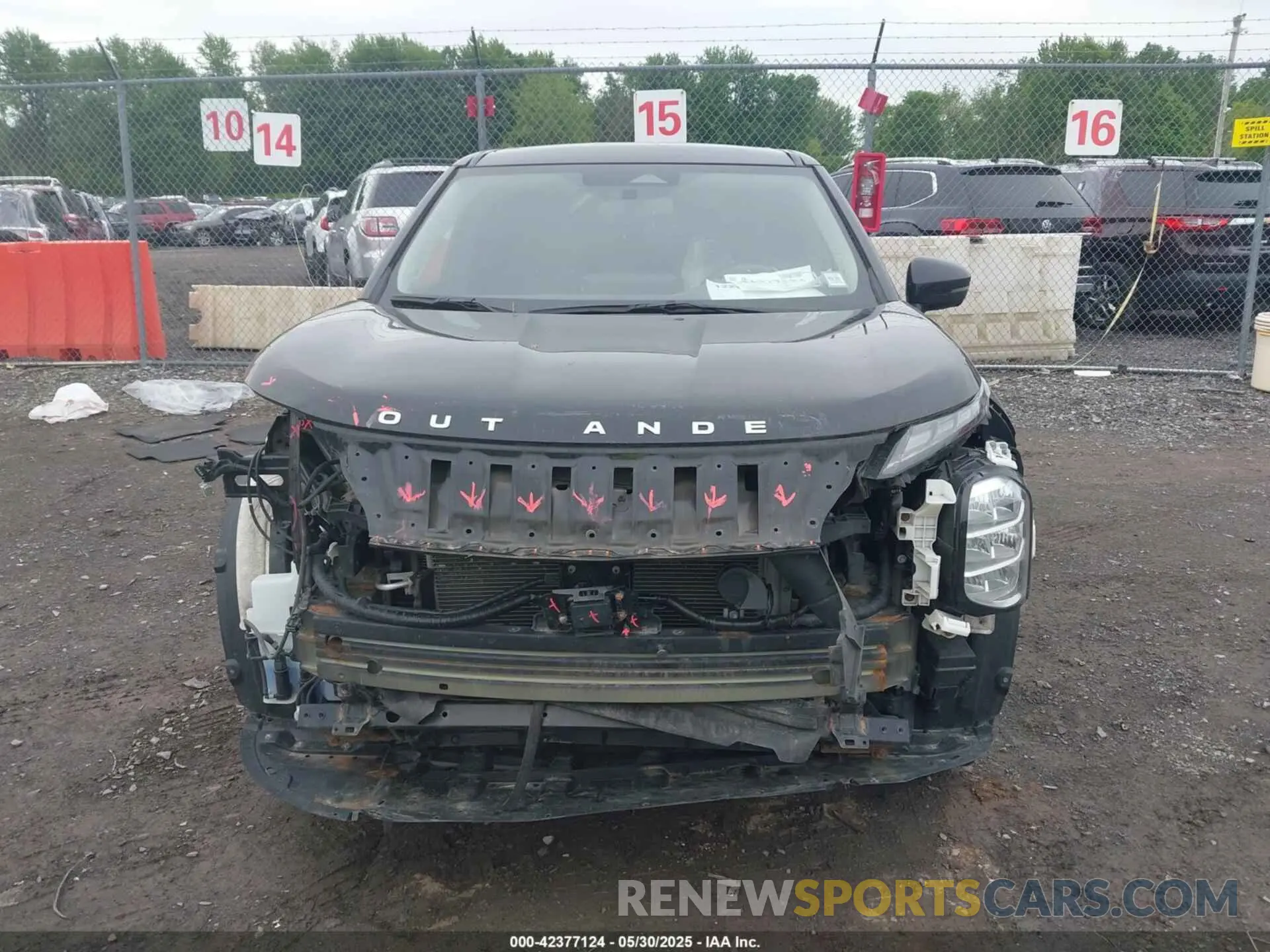 13 Photograph of a damaged car JA4J4UA84NZ037957 MITSUBISHI OUTLANDER 2022