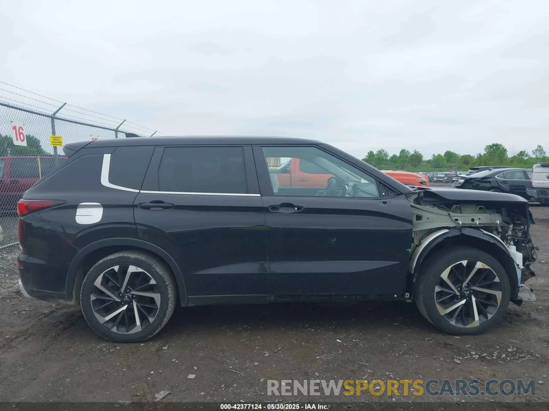 14 Photograph of a damaged car JA4J4UA84NZ037957 MITSUBISHI OUTLANDER 2022