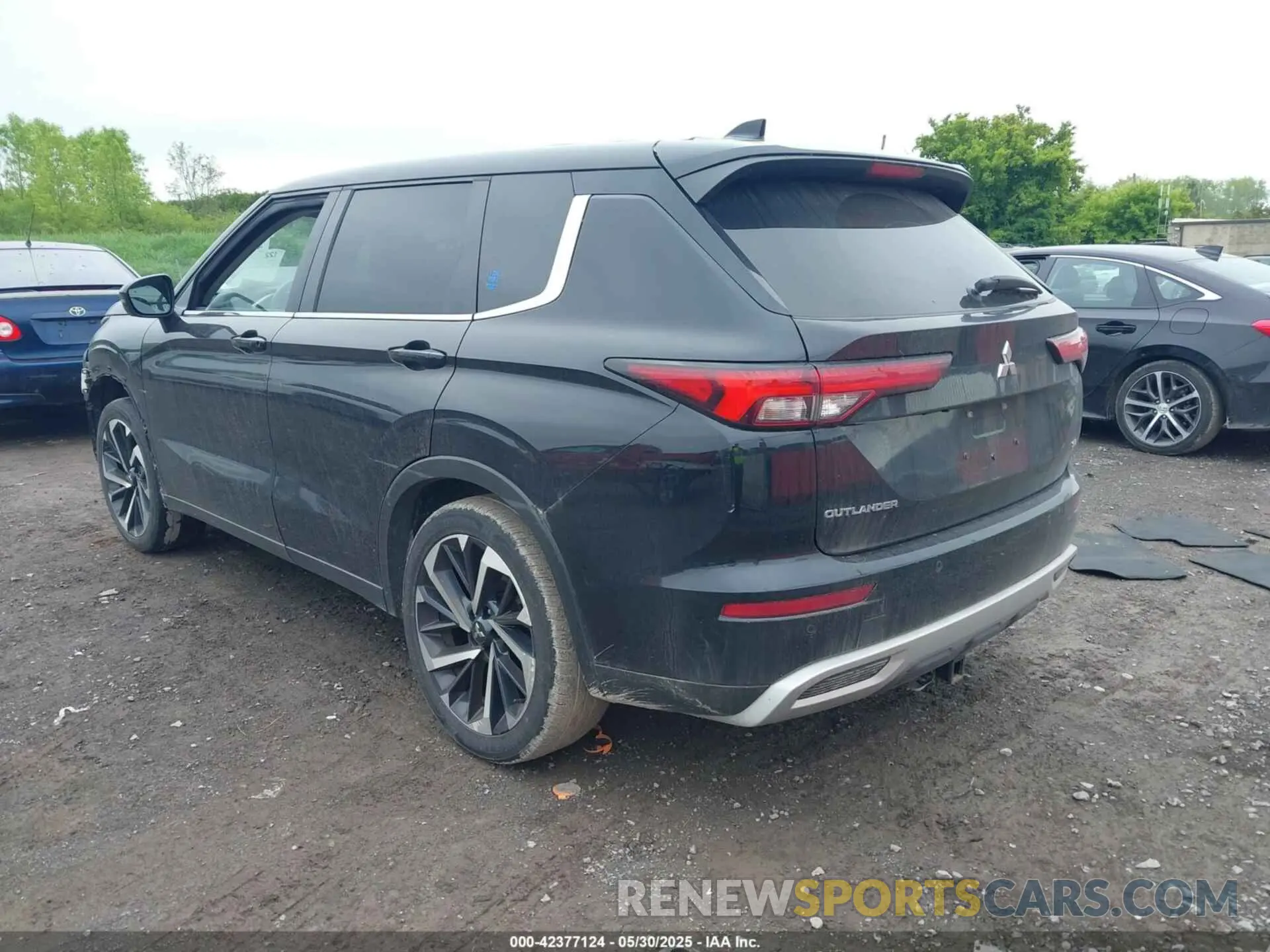 3 Photograph of a damaged car JA4J4UA84NZ037957 MITSUBISHI OUTLANDER 2022