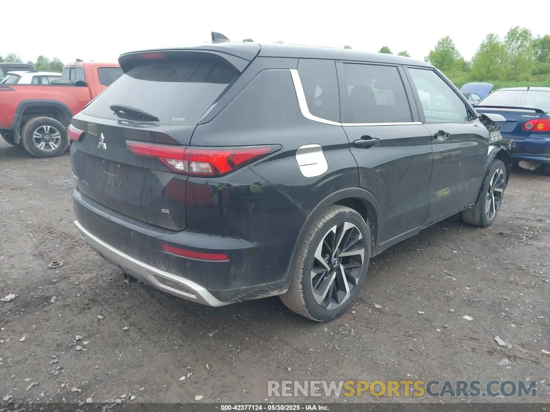 4 Photograph of a damaged car JA4J4UA84NZ037957 MITSUBISHI OUTLANDER 2022