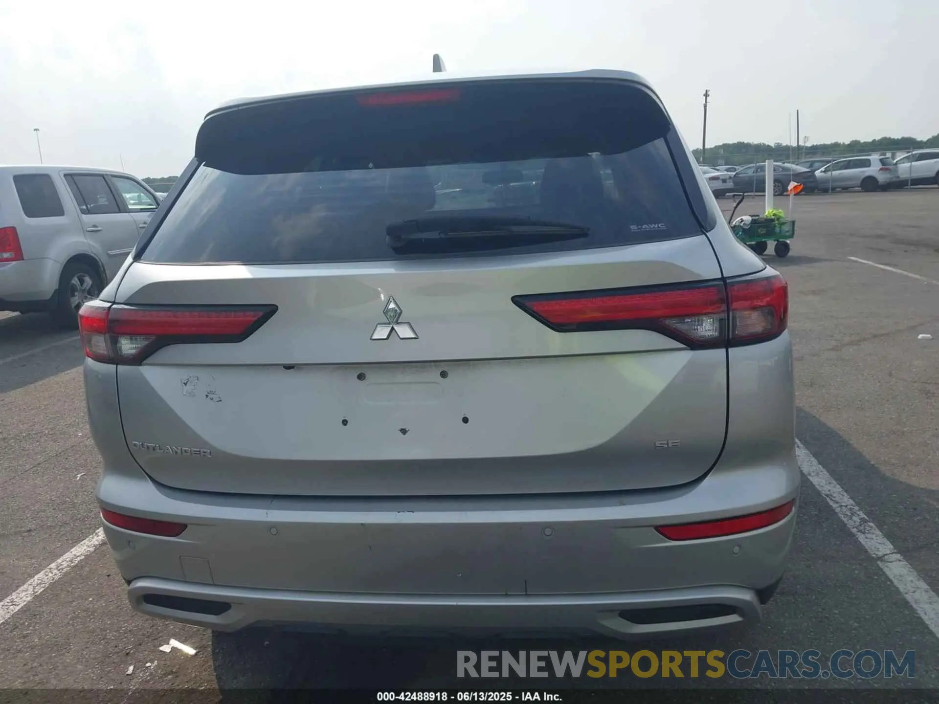 17 Photograph of a damaged car JA4J4UA86NZ030850 MITSUBISHI OUTLANDER 2022