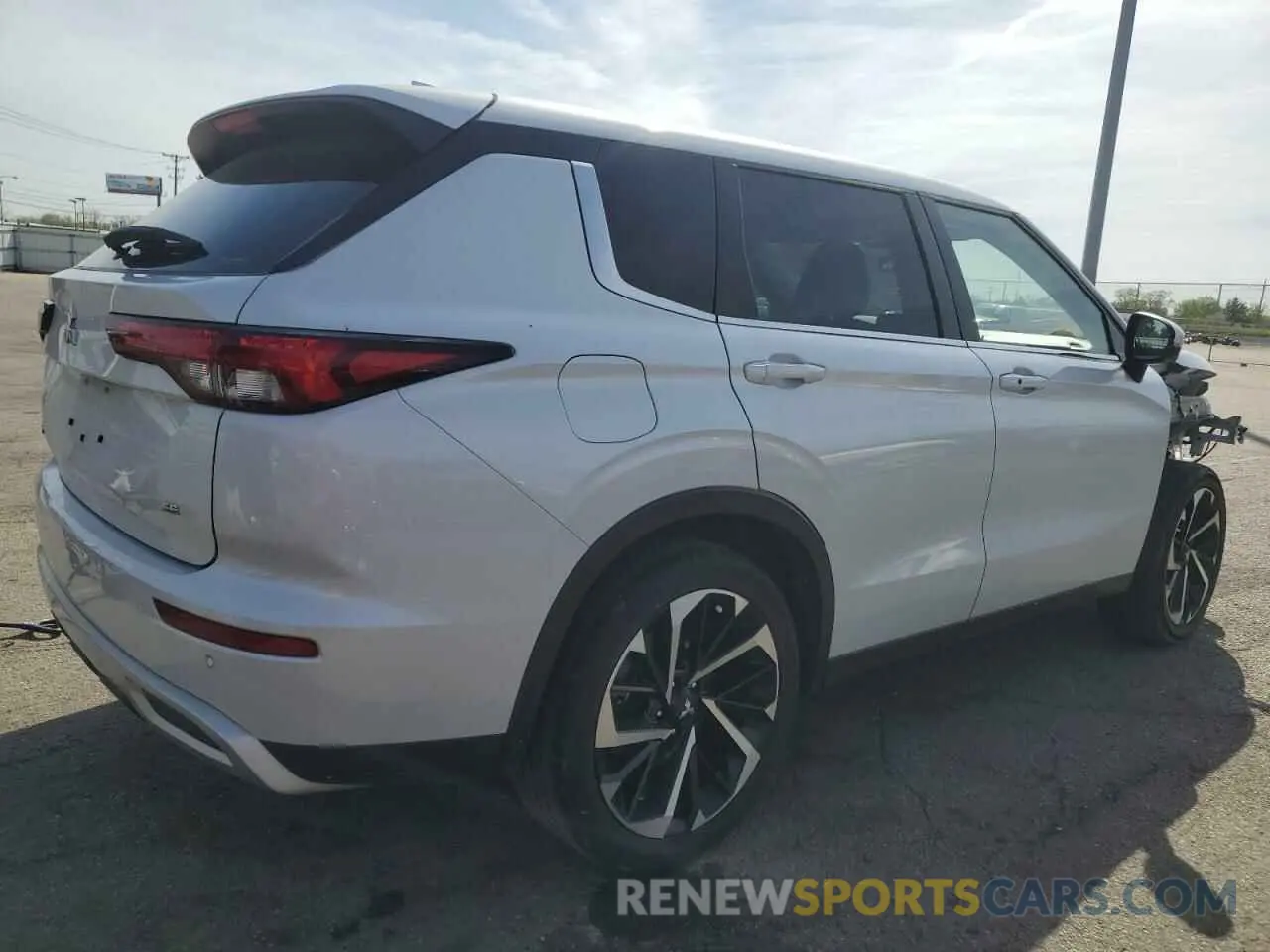 3 Photograph of a damaged car JA4J4UA86NZ068613 MITSUBISHI OUTLANDER 2022