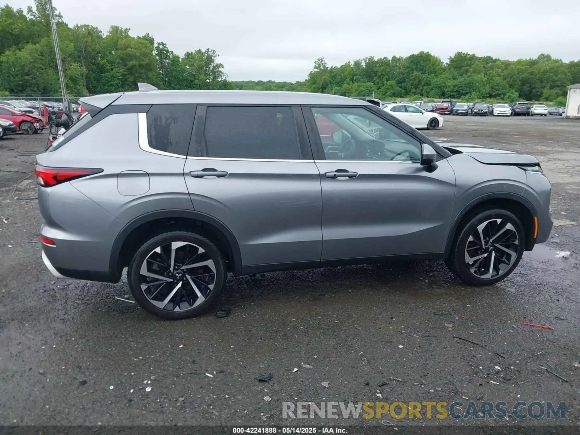 13 Photograph of a damaged car JA4J4UA86NZ081782 MITSUBISHI OUTLANDER 2022