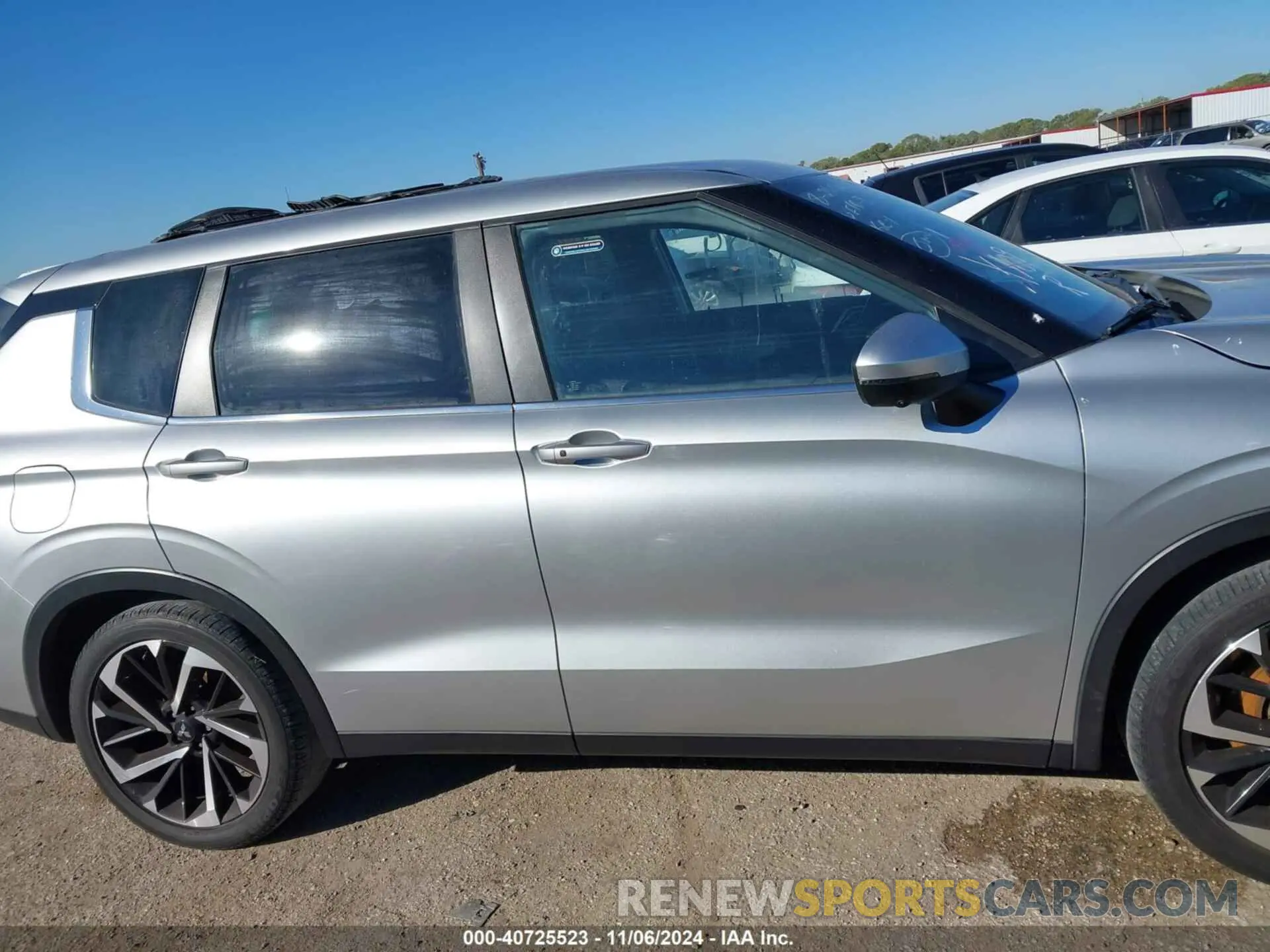 13 Photograph of a damaged car JA4J4UA87NZ016522 MITSUBISHI OUTLANDER 2022