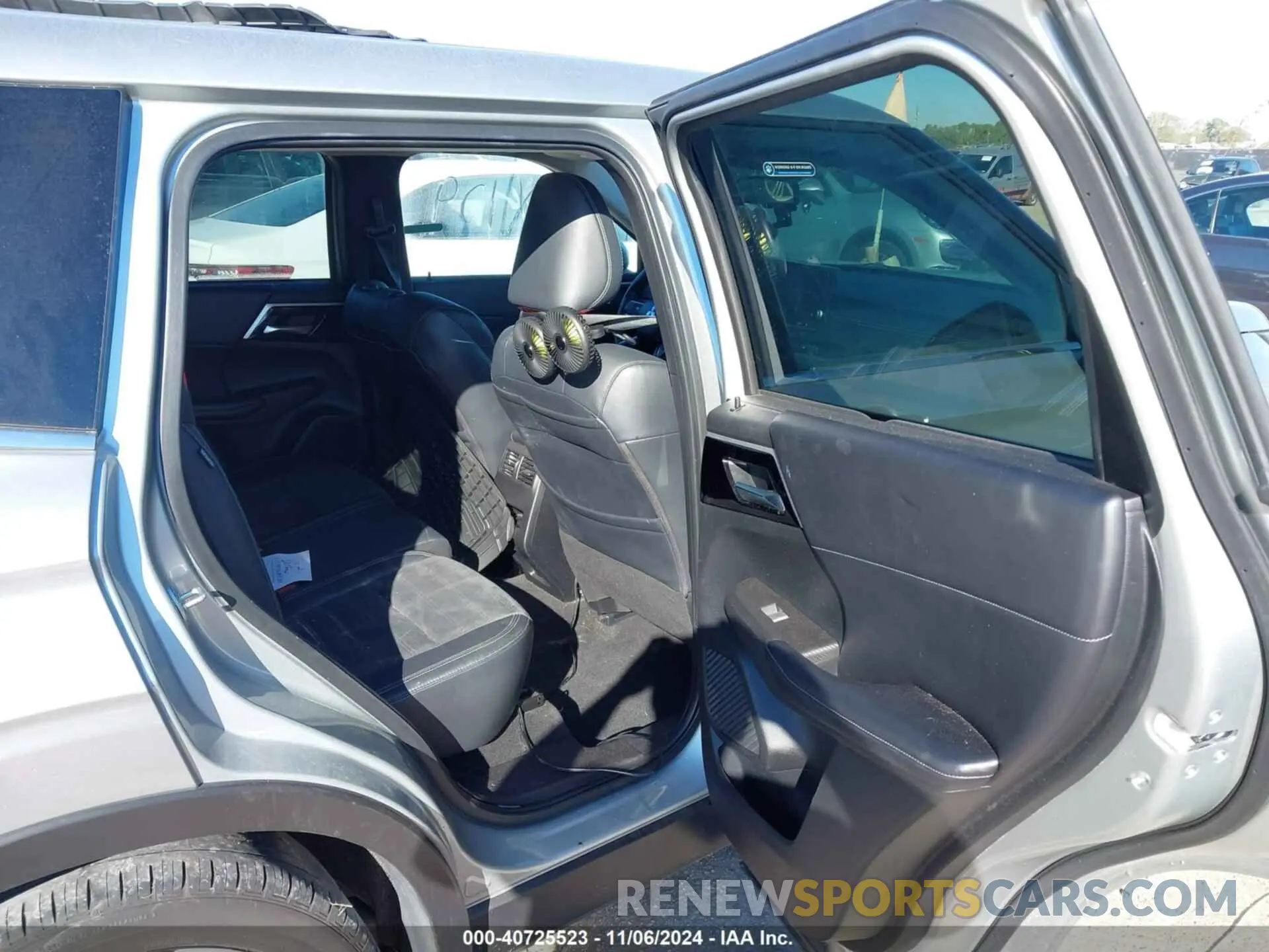 8 Photograph of a damaged car JA4J4UA87NZ016522 MITSUBISHI OUTLANDER 2022