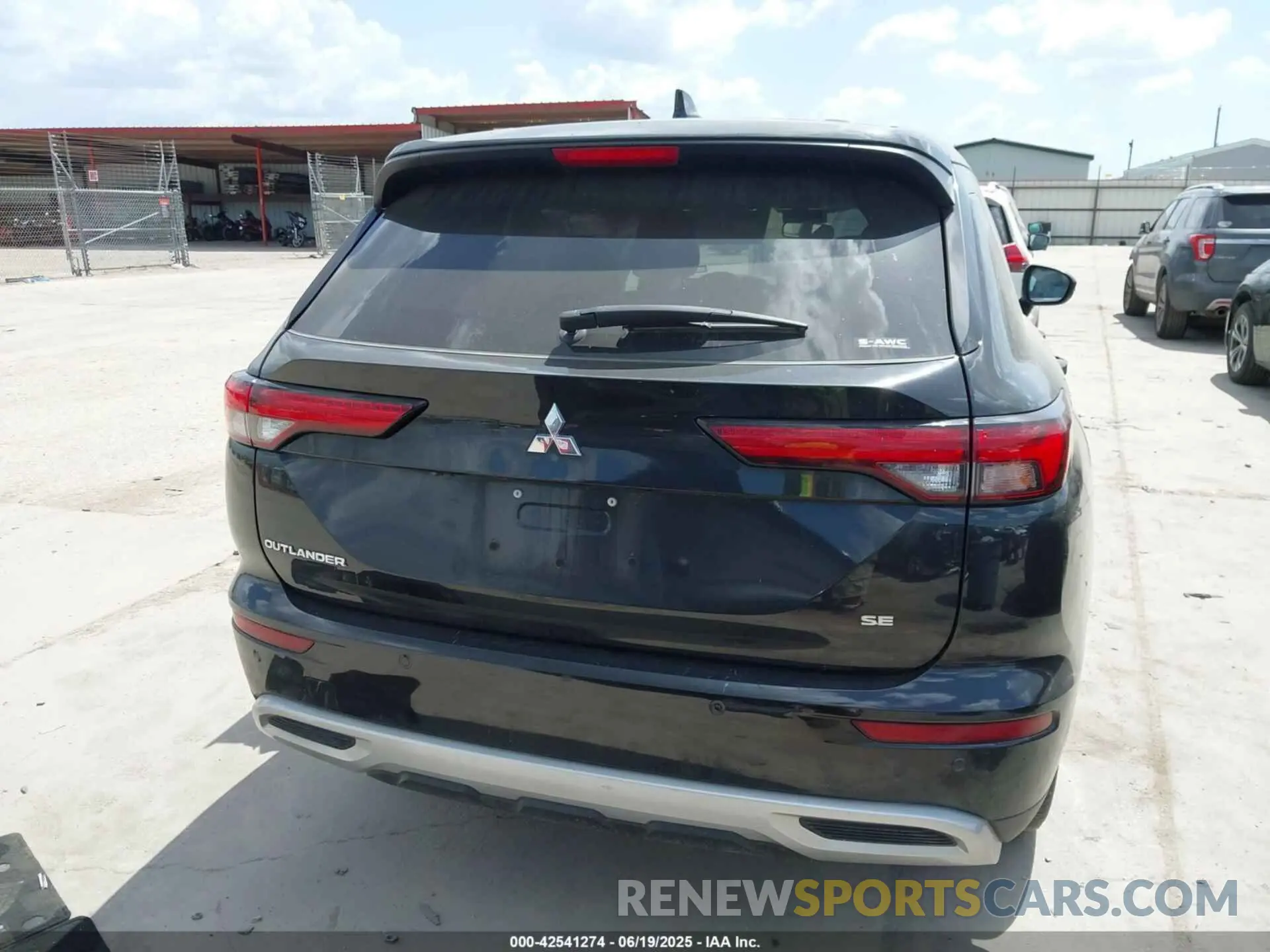 15 Photograph of a damaged car JA4J4UA89NZ020894 MITSUBISHI OUTLANDER 2022