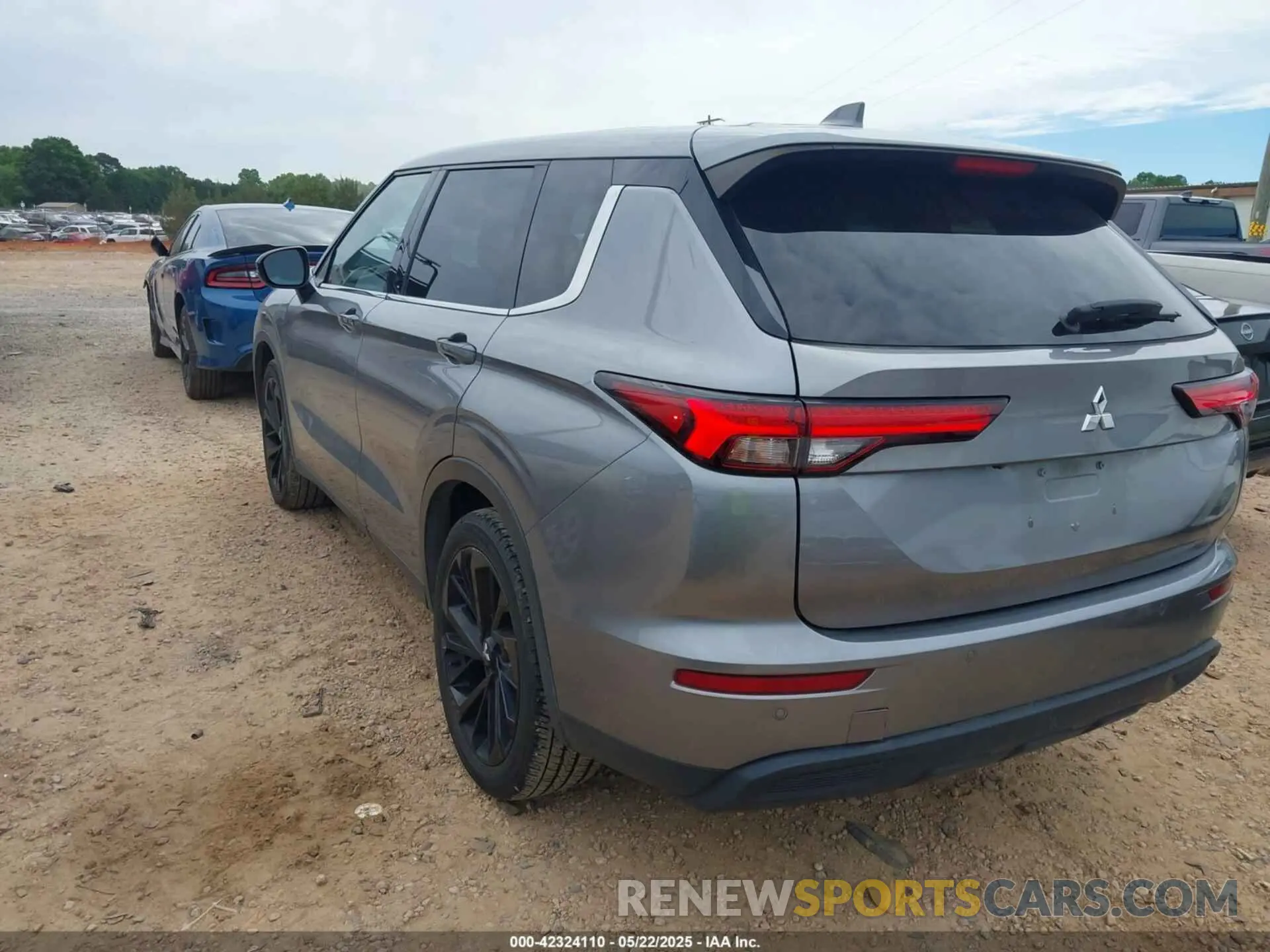 3 Photograph of a damaged car JA4J4UA89NZ069450 MITSUBISHI OUTLANDER 2022