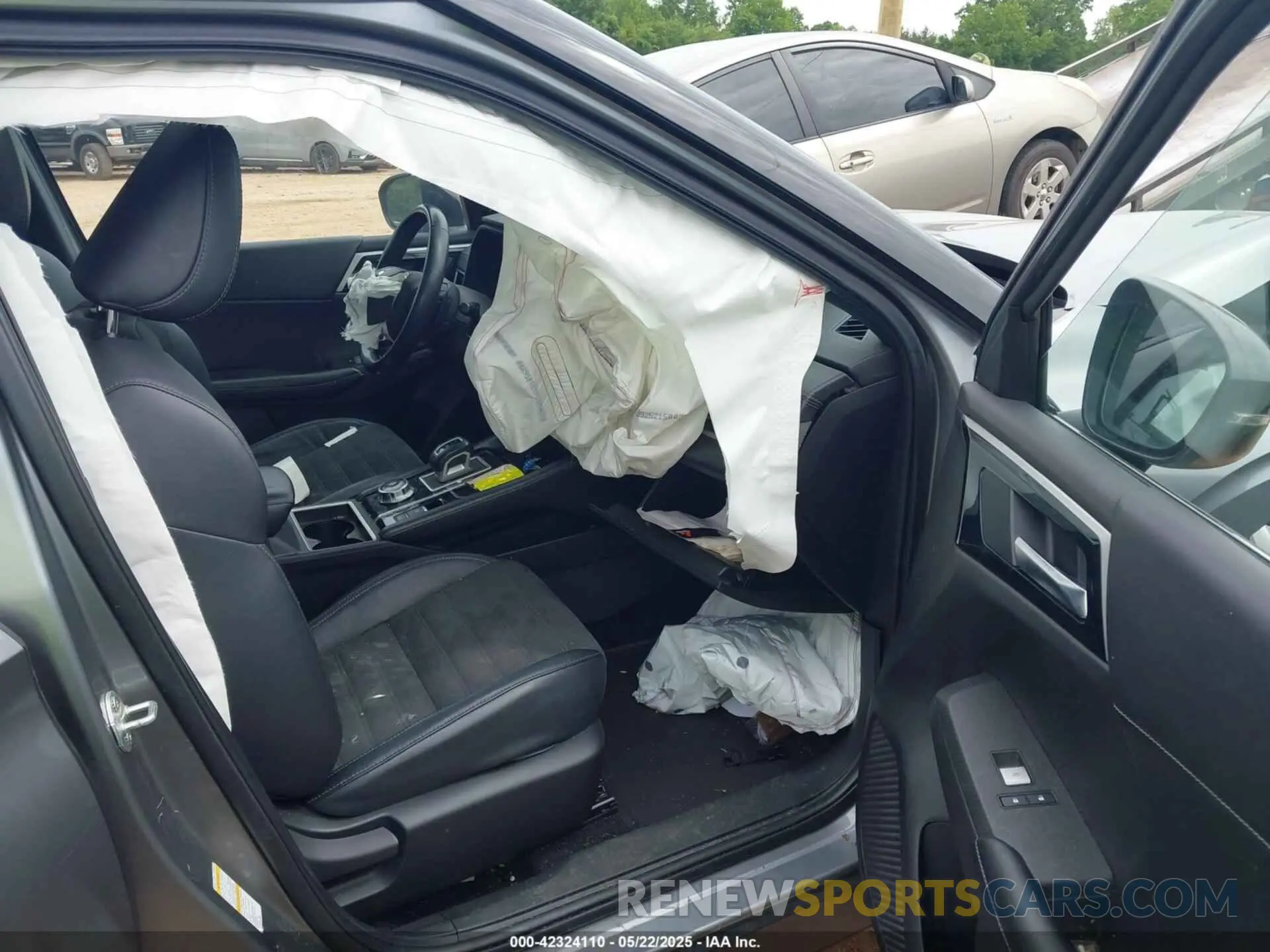 5 Photograph of a damaged car JA4J4UA89NZ069450 MITSUBISHI OUTLANDER 2022