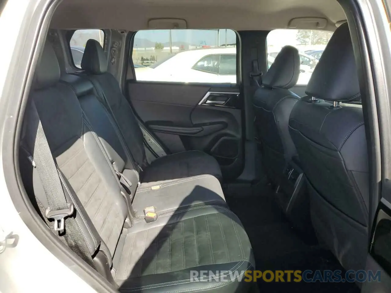 11 Photograph of a damaged car JA4J4UA8XNZ044119 MITSUBISHI OUTLANDER 2022