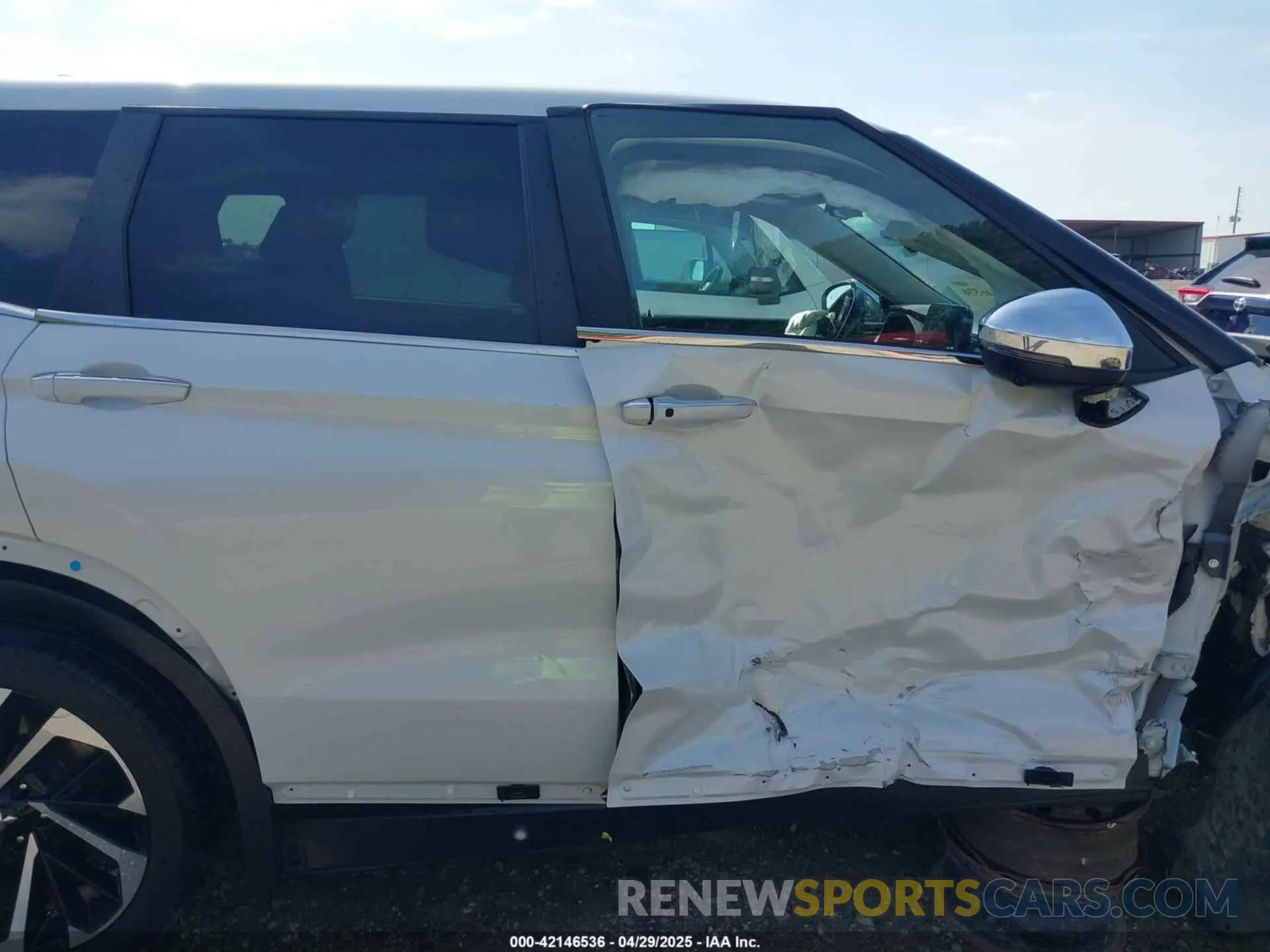 14 Photograph of a damaged car JA4J4UA8XNZ064869 MITSUBISHI OUTLANDER 2022