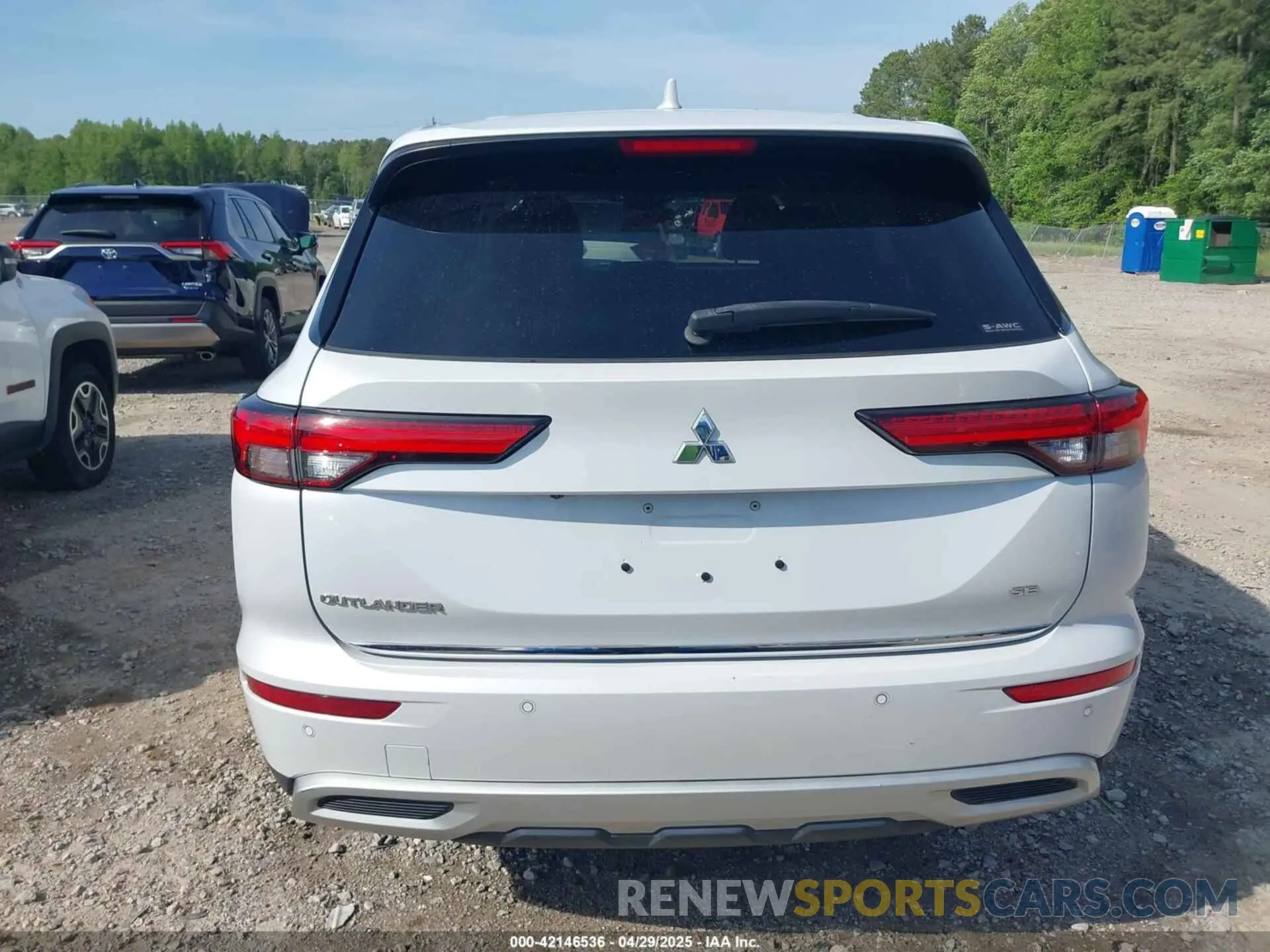 17 Photograph of a damaged car JA4J4UA8XNZ064869 MITSUBISHI OUTLANDER 2022