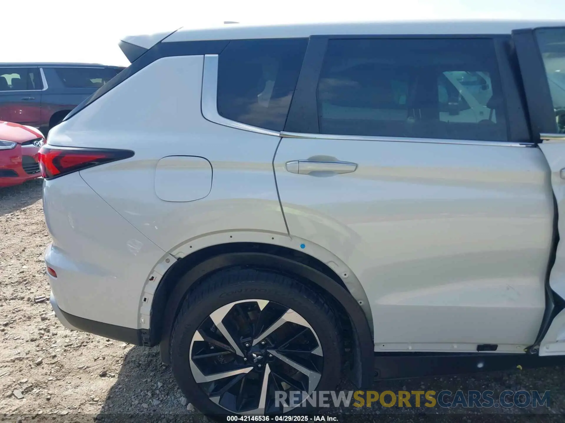 19 Photograph of a damaged car JA4J4UA8XNZ064869 MITSUBISHI OUTLANDER 2022