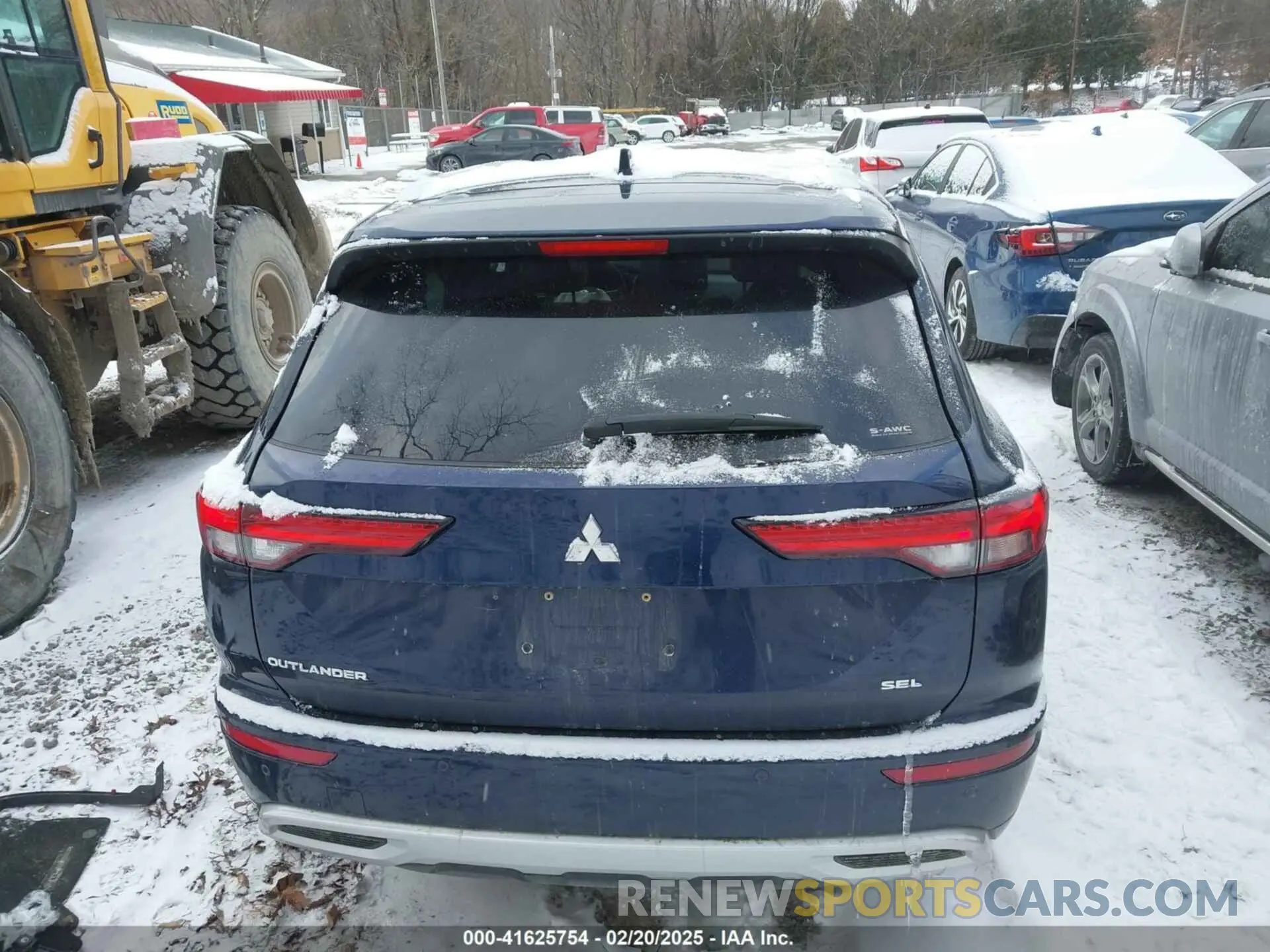 17 Photograph of a damaged car JA4J4VA80NZ008803 MITSUBISHI OUTLANDER 2022