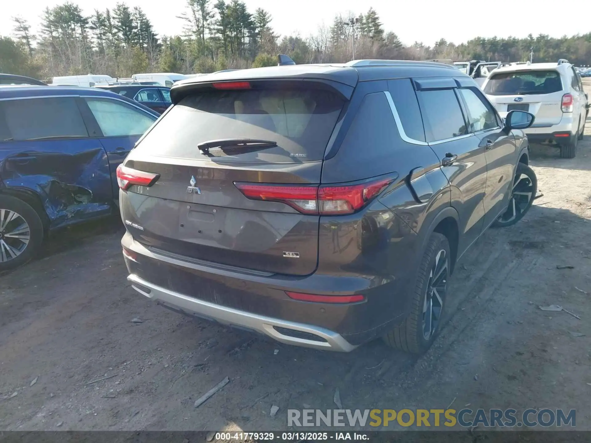 4 Photograph of a damaged car JA4J4VA81NZ077600 MITSUBISHI OUTLANDER 2022