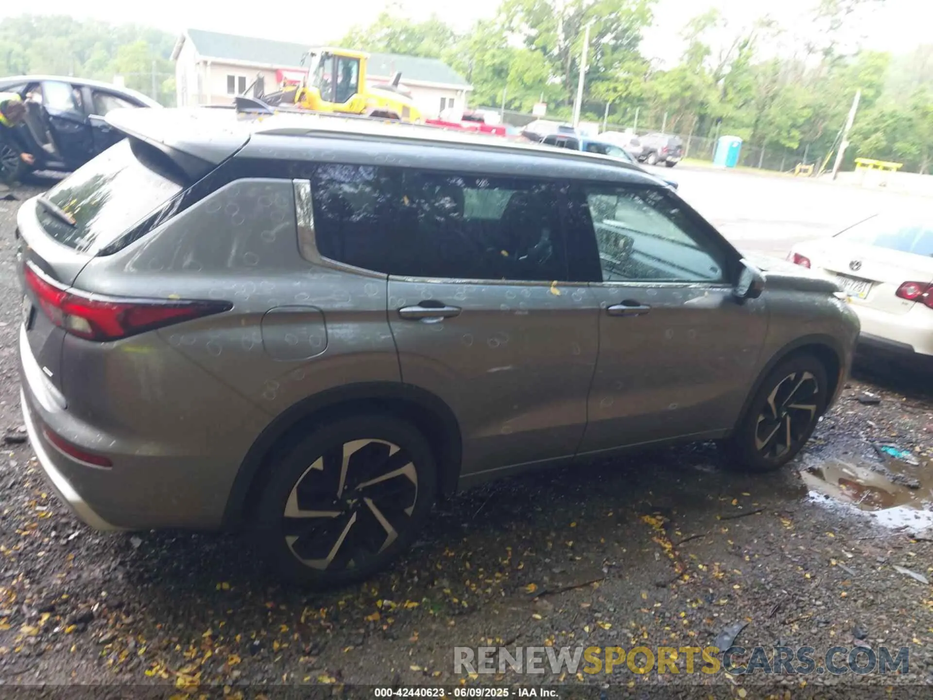 13 Photograph of a damaged car JA4J4VA84NZ061469 MITSUBISHI OUTLANDER 2022