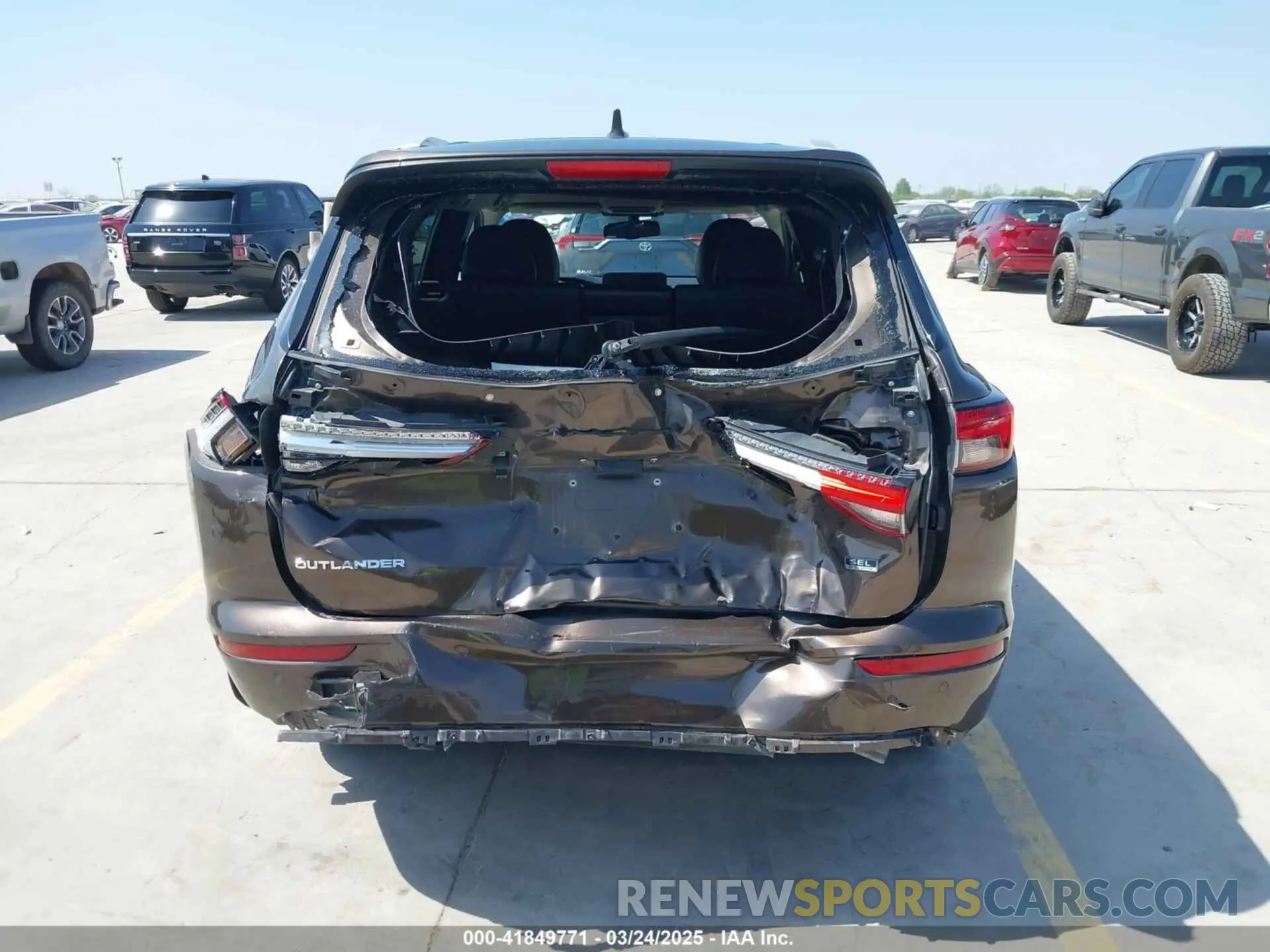 17 Photograph of a damaged car JA4J4VA87NZ058968 MITSUBISHI OUTLANDER 2022