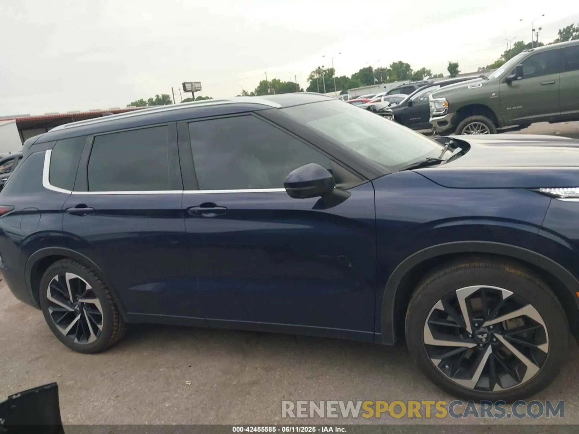 13 Photograph of a damaged car JA4J4VA88NZ071096 MITSUBISHI OUTLANDER 2022