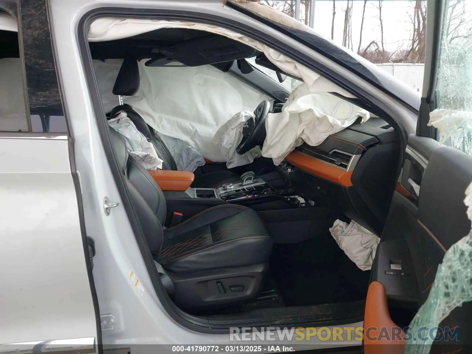 5 Photograph of a damaged car JA4J4VA8XNZ040223 MITSUBISHI OUTLANDER 2022